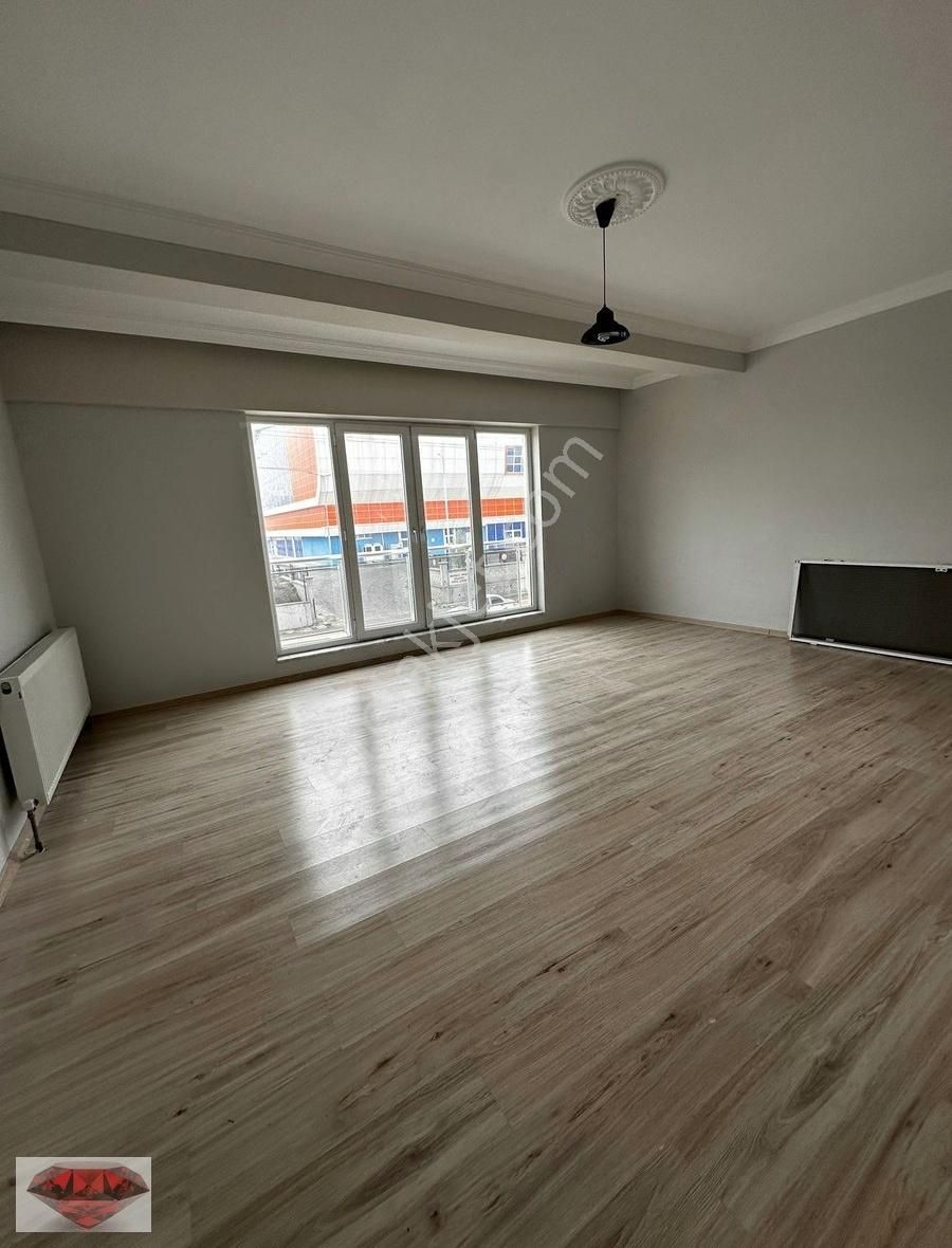 Burdur Merkez Şeker Evleri Kiralık Daire Yakut Emlak'tan Şeker Evleri Mah'de Cadde Üzeri 140 M2 3+1 Daire