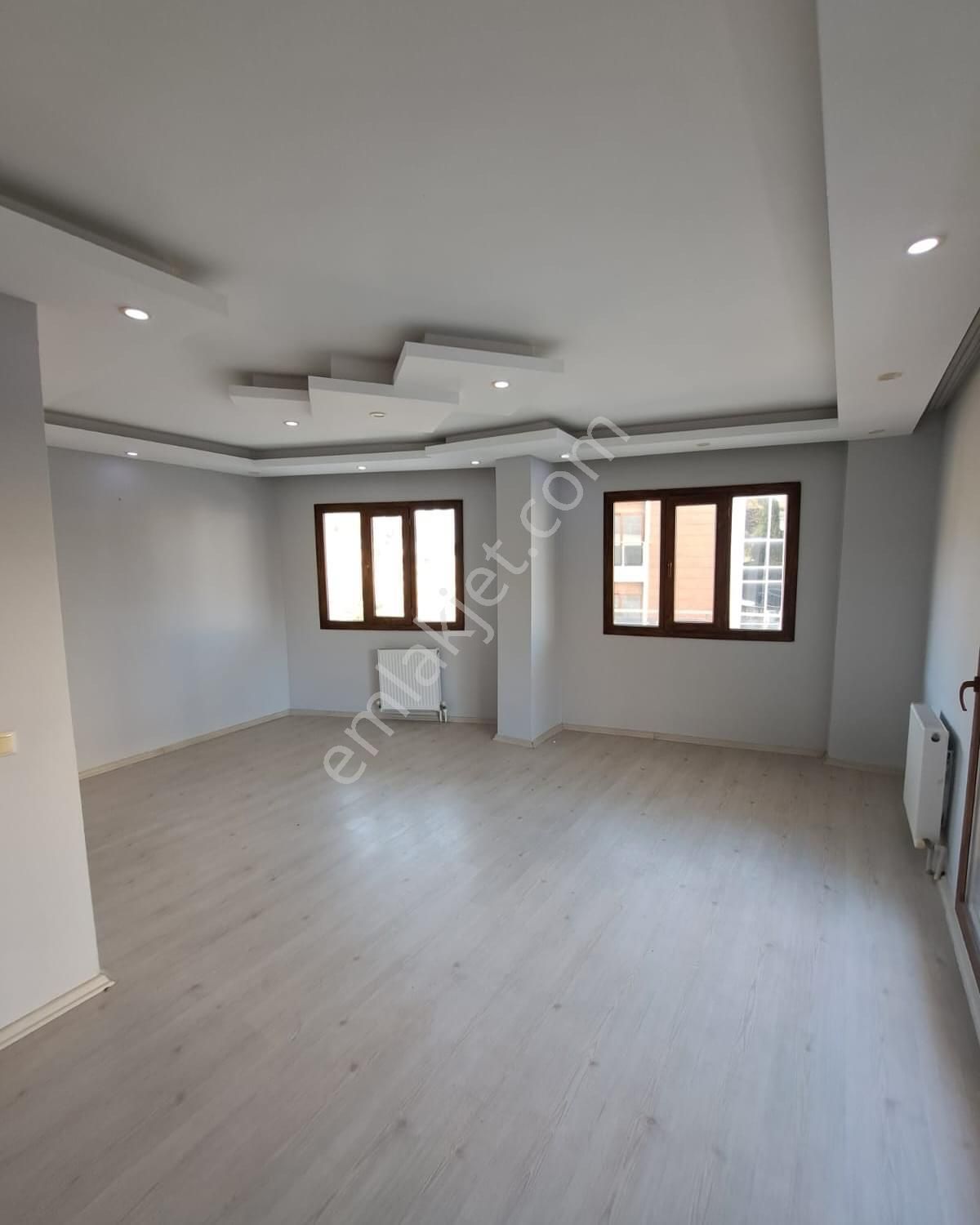 Turgutlu Ergenekon Satılık Daire Manisa/turgutlu Nurcan Emlak’tan Satılık Daire 120 M² 2+1 Bahçeli 20 M² Balkonlu 7 Yıllık