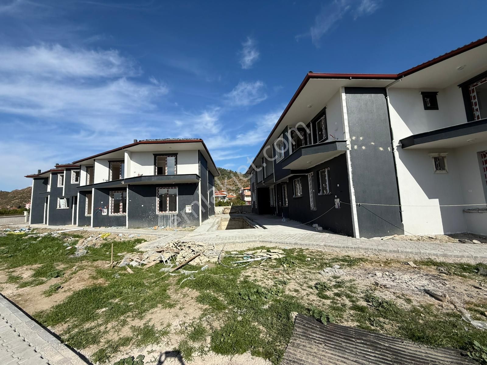 Stop’tan Ortaca Yerbelen’de * Havuzlu* 1+1 Satılık