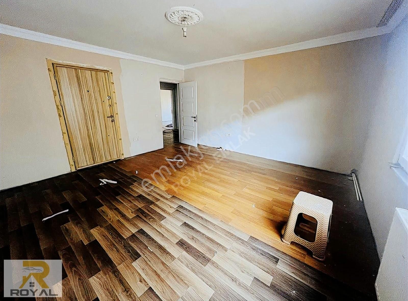 Küçükçekmece Halkalı Merkez Kiralık Daire Royal'den Zeynebiyede Cadde Üzeri Kiralık Geniş Daire