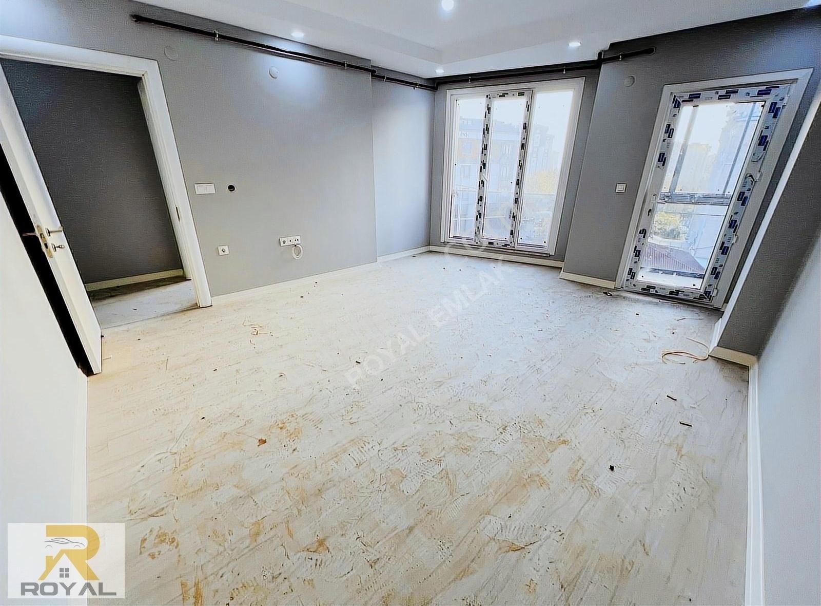 Küçükçekmece İstasyon Satılık Daire Royal'den Bezirganbahçe'de 2+1 90 M2 Sıfır K.uygun Daire