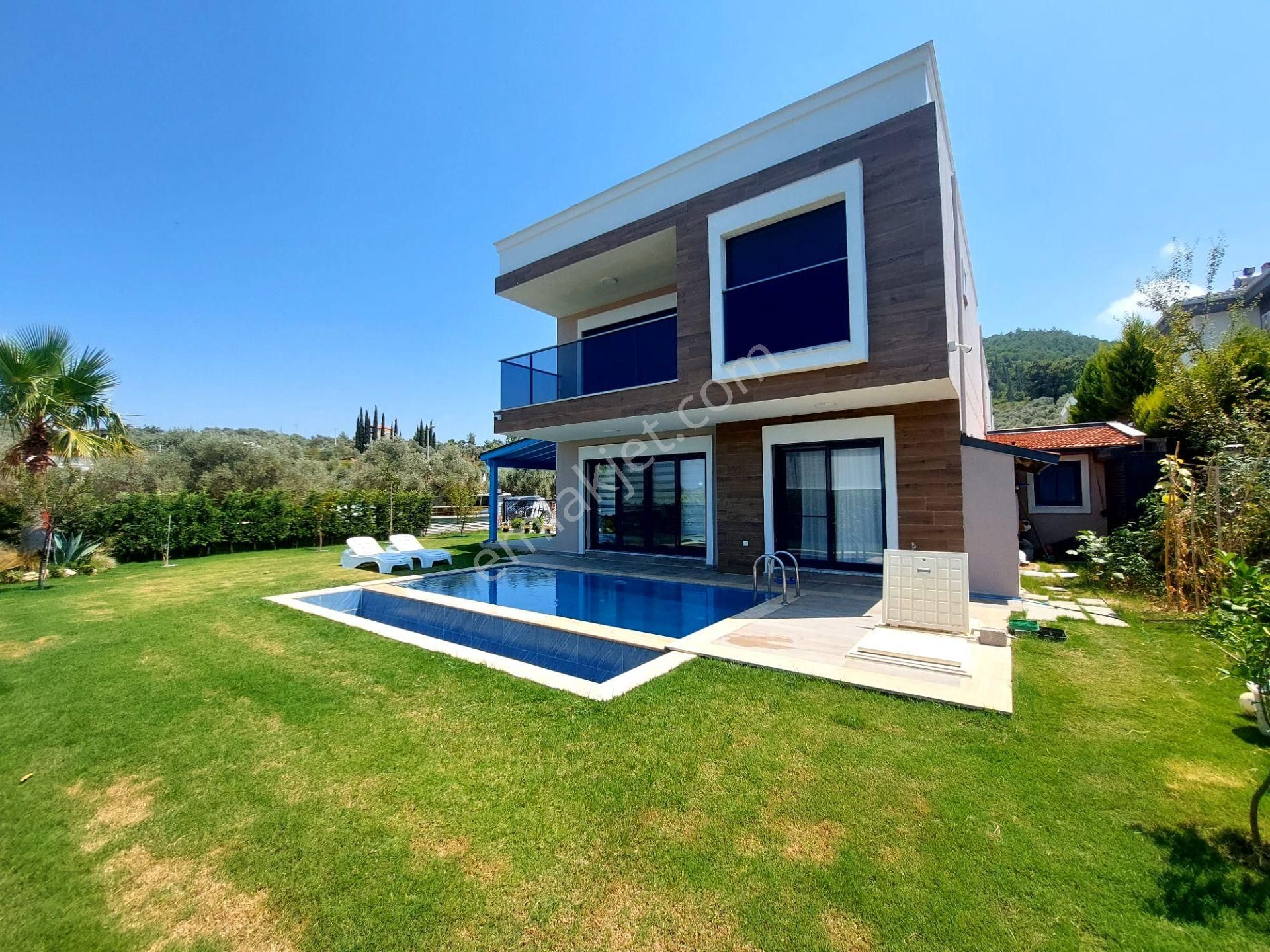 Kuşadası Davutlar Satılık Villa Davutlarda Geniş Bahçeli Özel Havuzlu Ormana Yakın 4+1 Villa