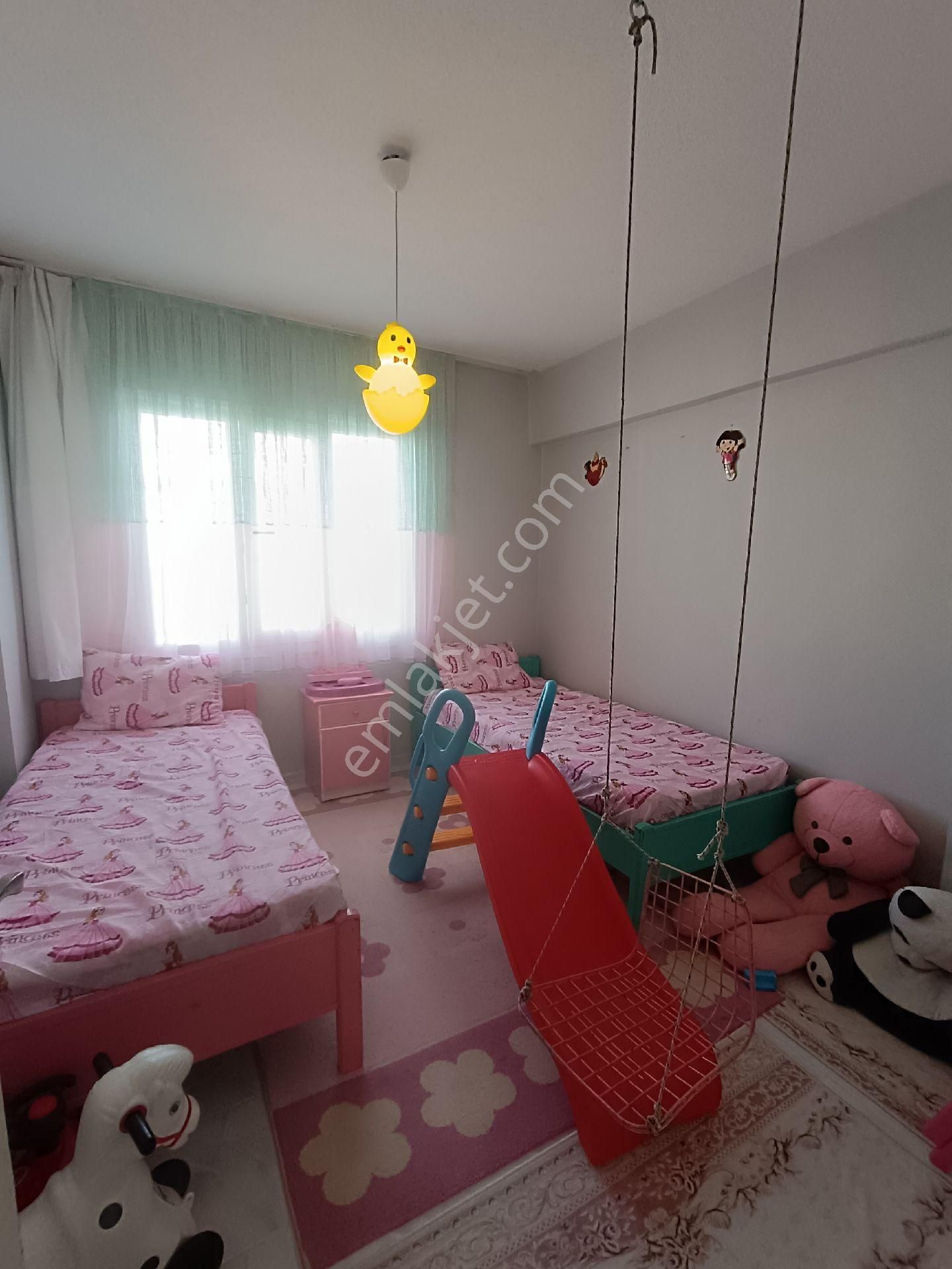 Kuşadası Davutlar Satılık Daire 3+1 Kupon Daire 140 M2 Karanlık Odası Yok Kapalı Mutfak Acil Satılık