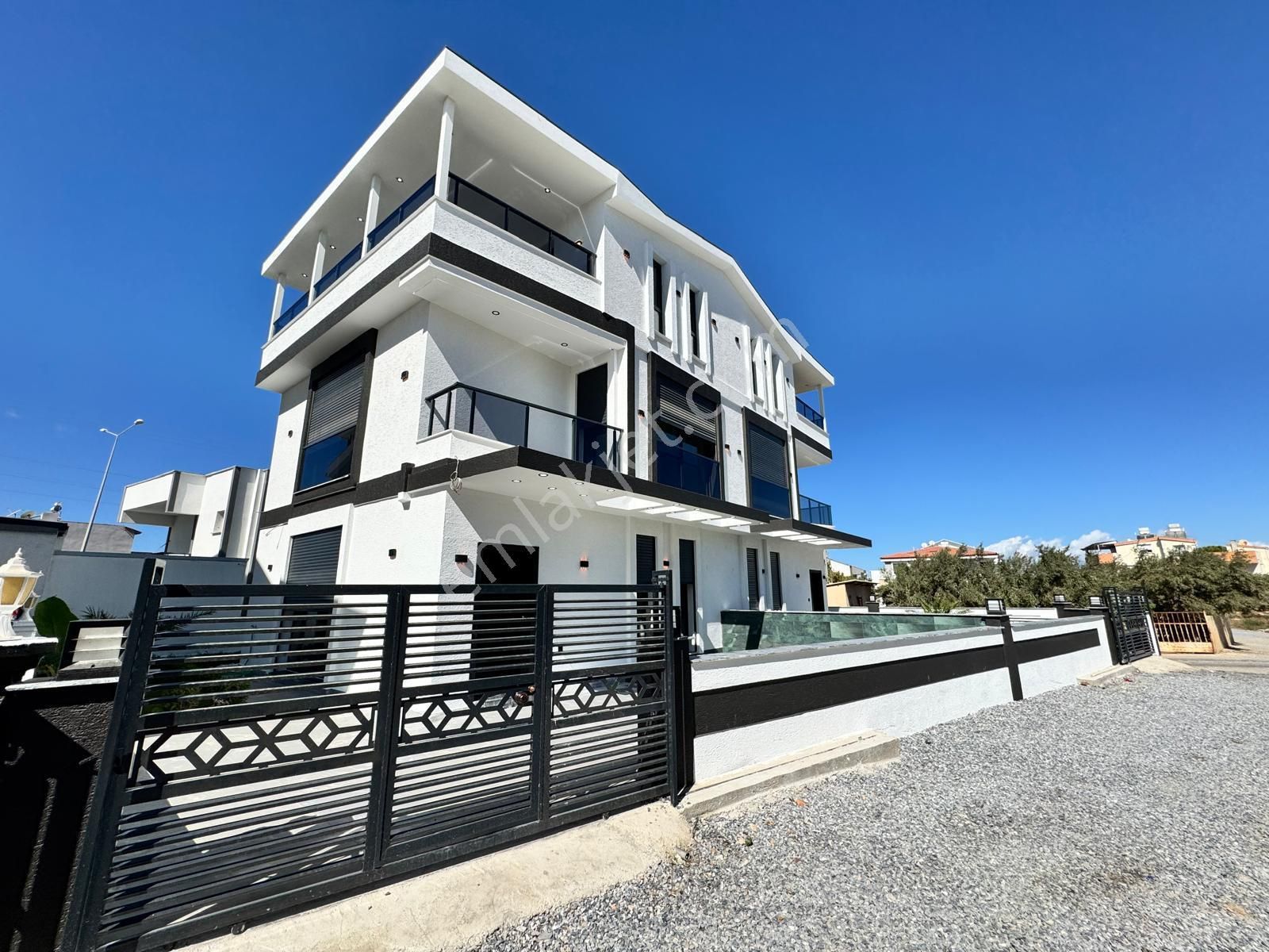 Didim Hisar Satılık Villa Didim Hisar'da Satılık Havuzlu Ön Cephe 3+1 Açık Mutfaklı İkiz Villa