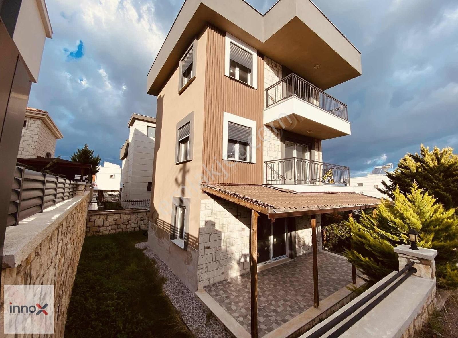 Seferihisar Tepecik Satılık Villa Seferihisar Akarca Da Denize 500 Metre Mesafede Satılık Villa