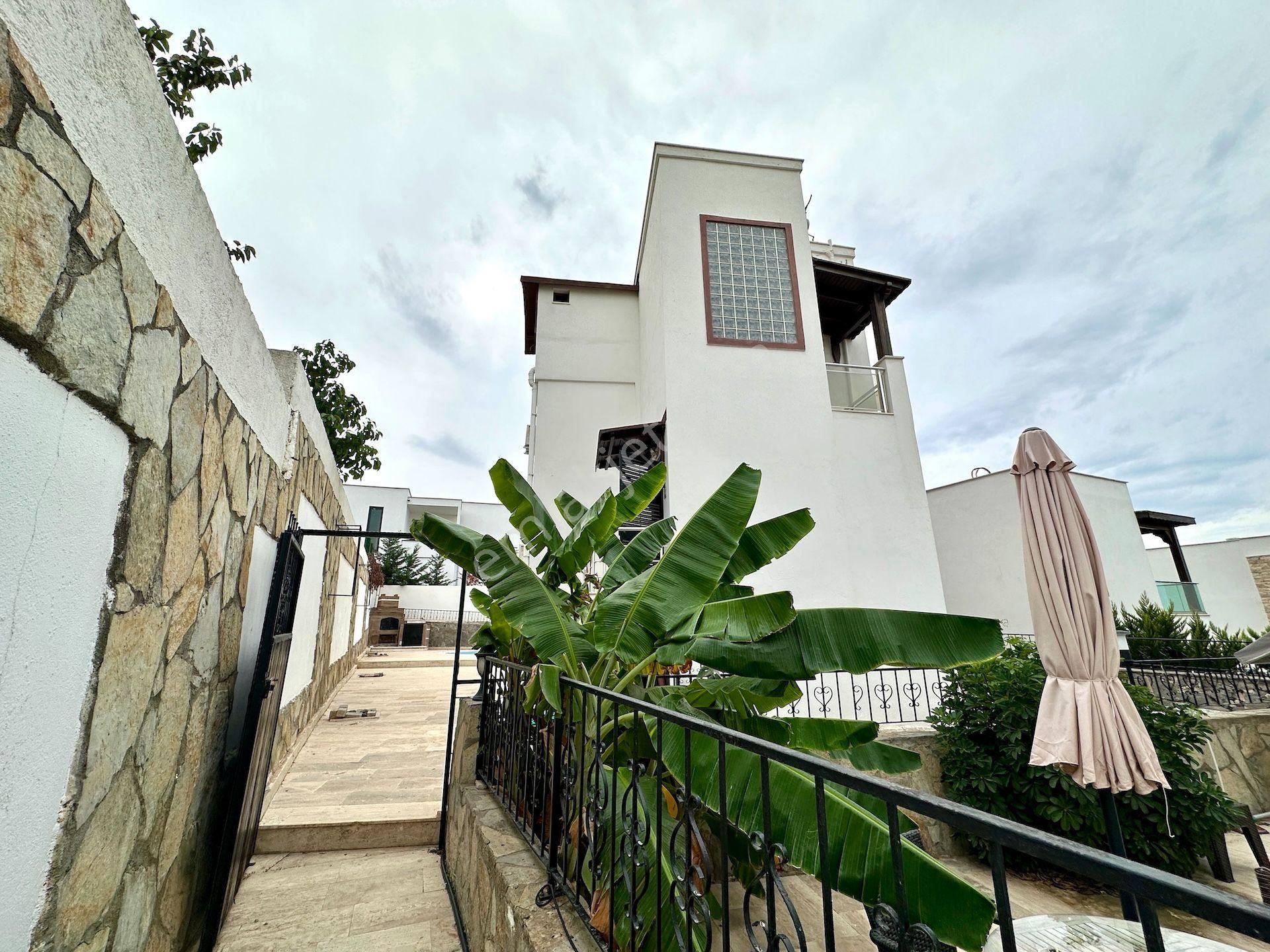 Turgutreis Merkezde Deniz Manzaralı Havuzlu Müstakil Villa - Görsel 4