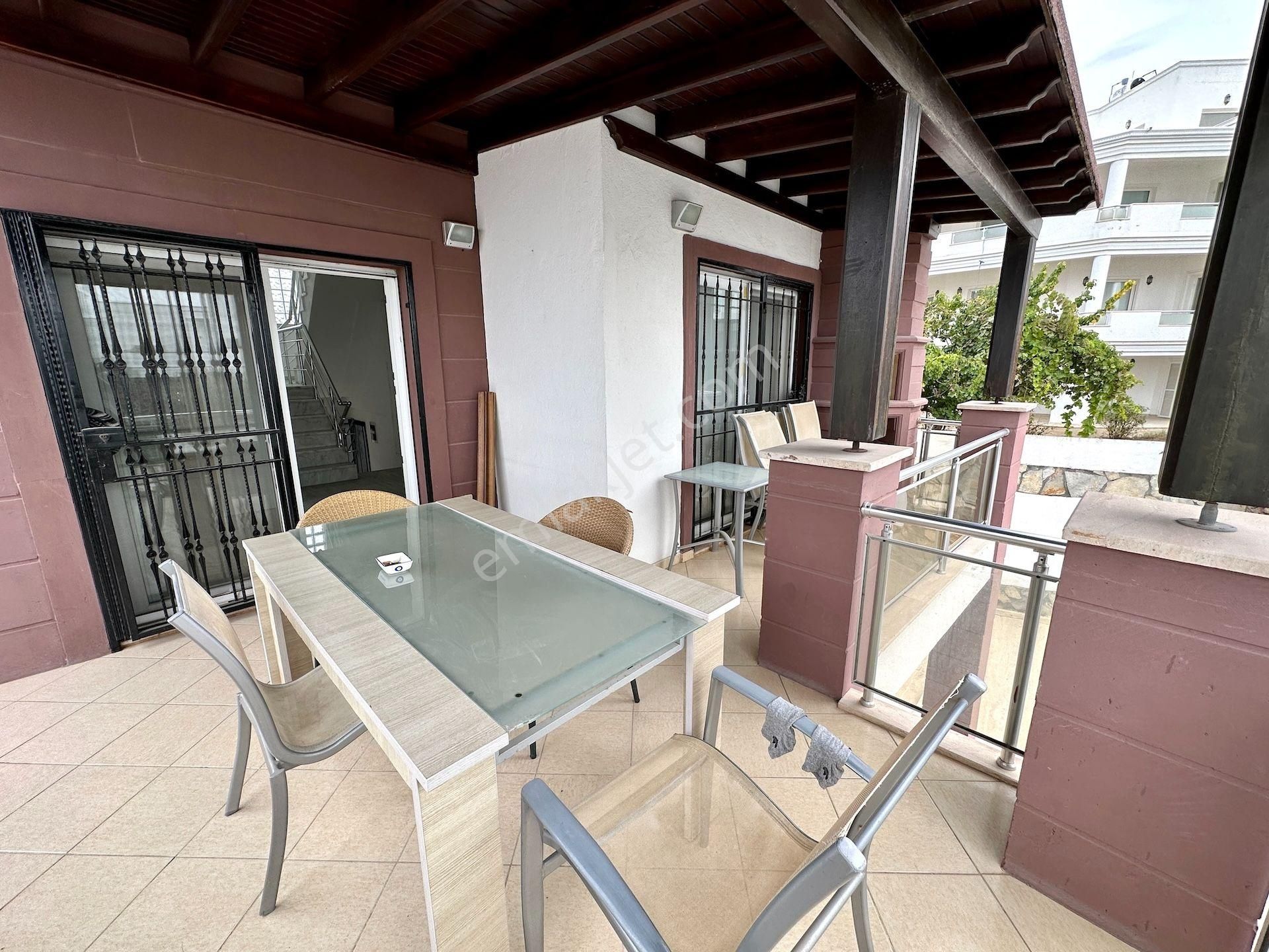 Turgutreis Merkezde Deniz Manzaralı Havuzlu Müstakil Villa - Görsel 15