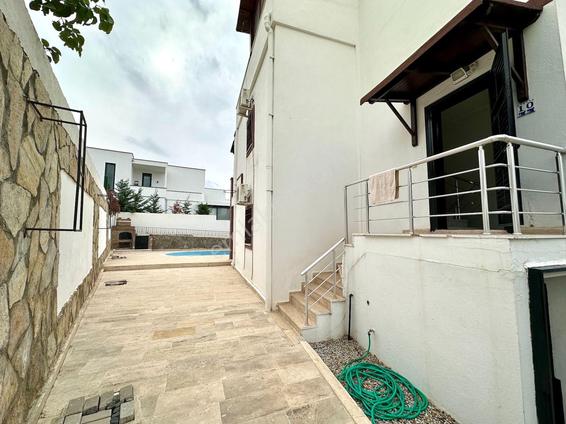 Turgutreis Merkezde Deniz Manzaralı Havuzlu Müstakil Villa - Görsel 5