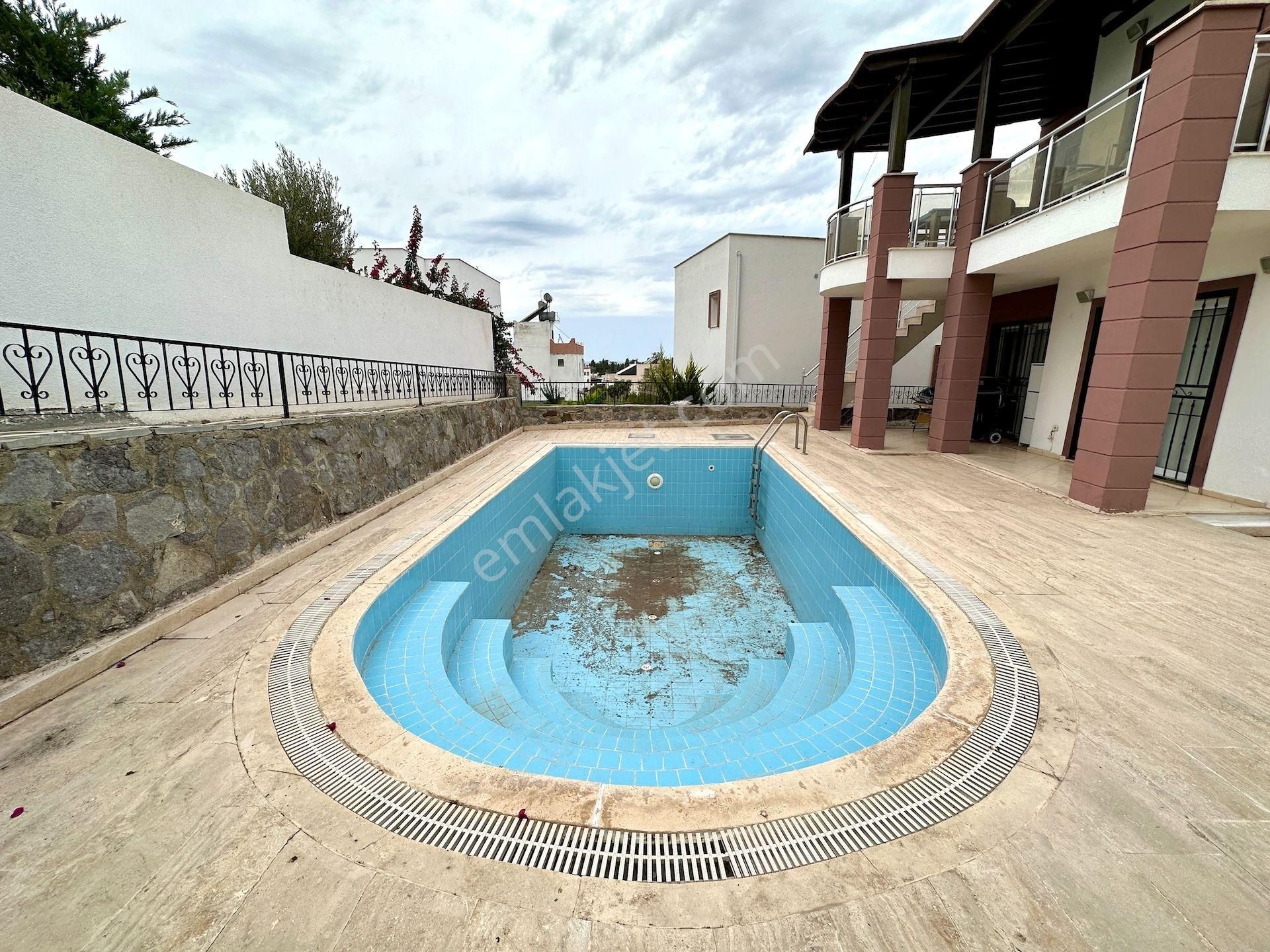 Turgutreis Merkezde Deniz Manzaralı Havuzlu Müstakil Villa - Görsel 6