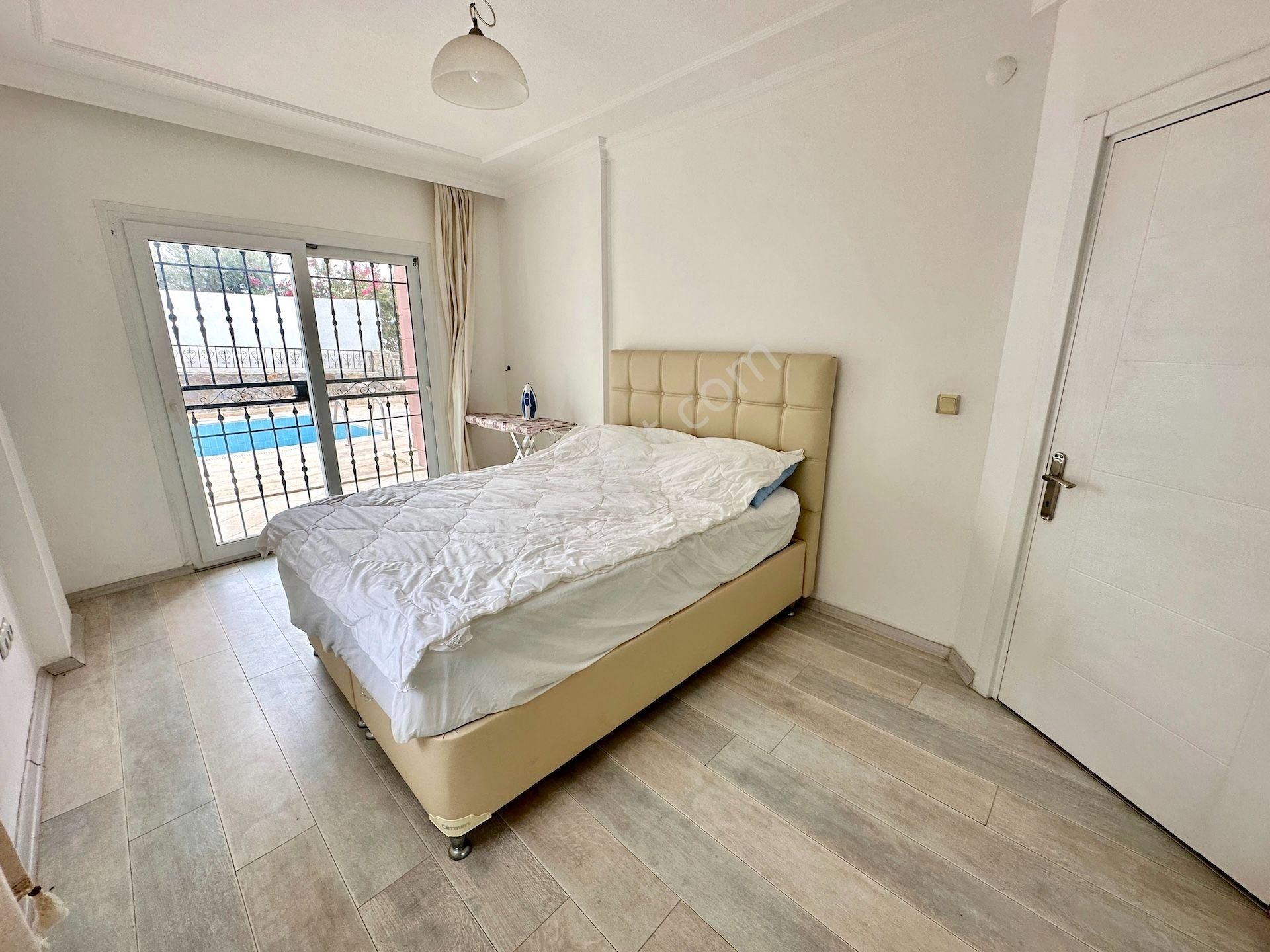 Turgutreis Merkezde Deniz Manzaralı Havuzlu Müstakil Villa - Görsel 20