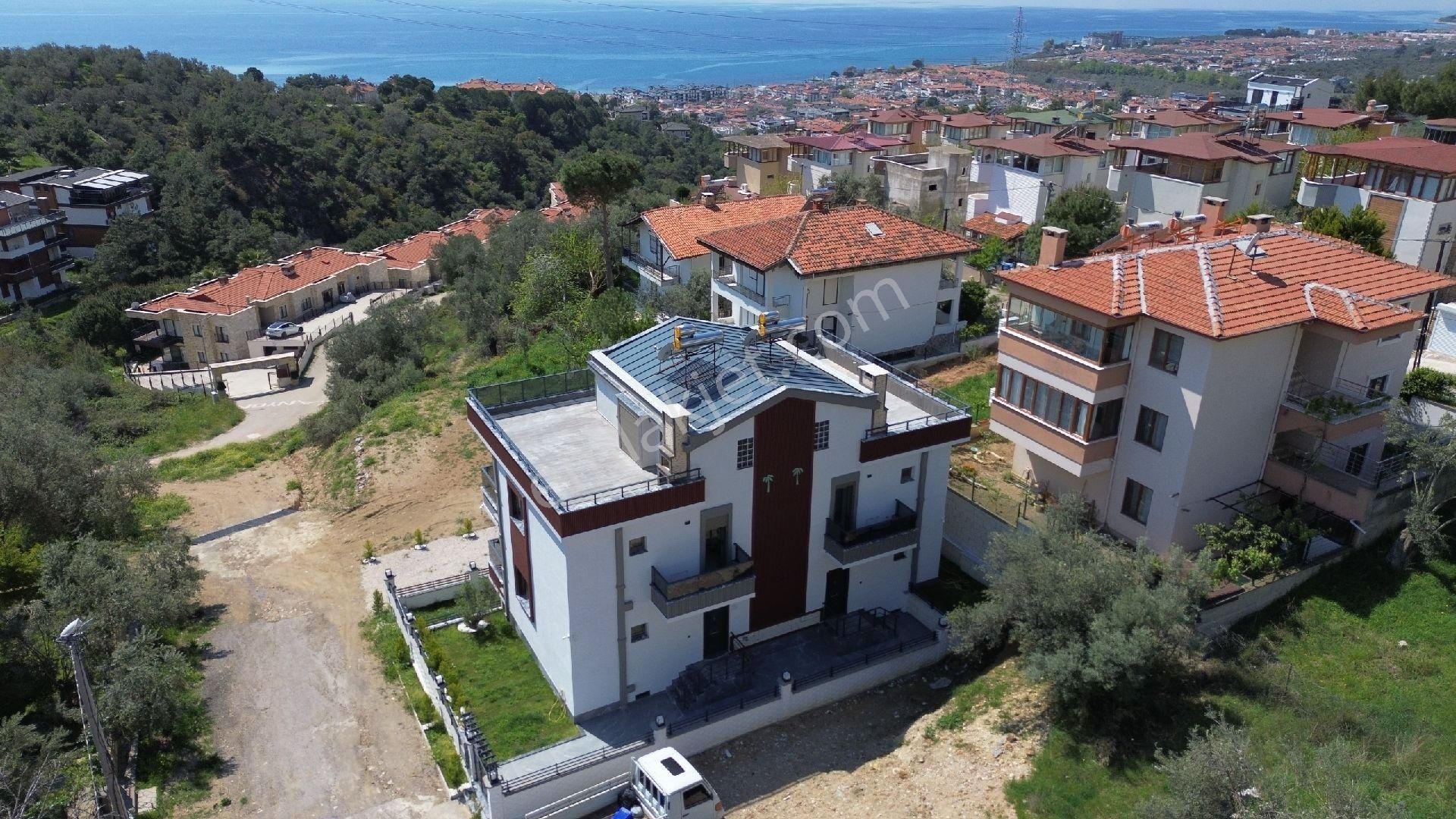 Altınoluk Kazdağları Eteğin De Etrafı Kamera Sistemli 4 Kattan Deniz Gören Önü Yeşil Alan İkiz Villa