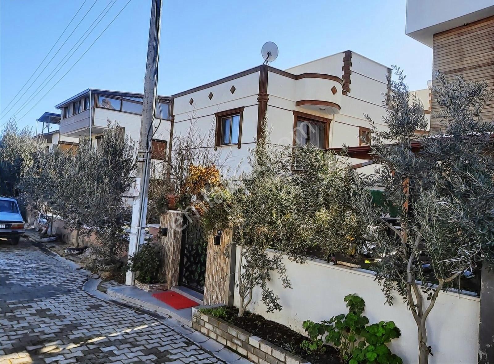 Dikili Çandarlı Satılık Villa Çandarlı Merkezde 3+1 Villa