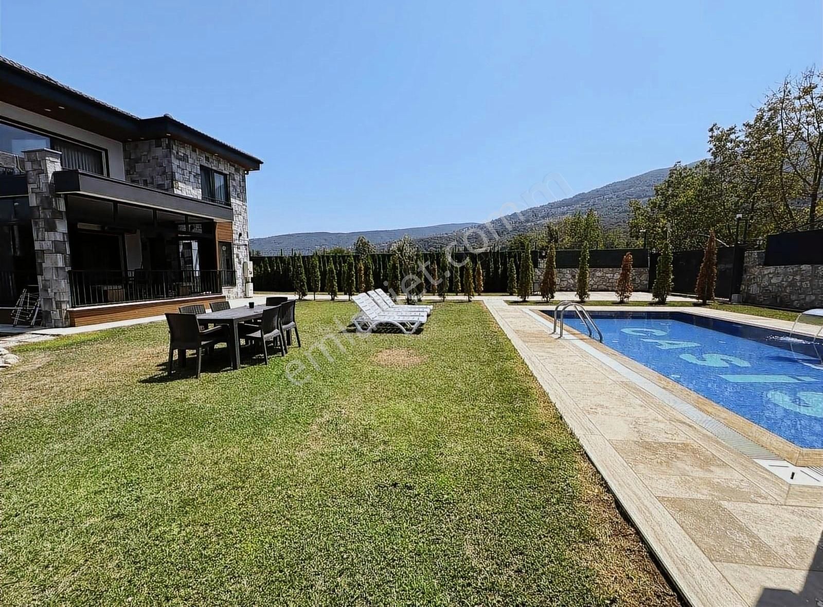 Sapanca Yanık Satılık Villa Sapanca Yanık Mahallesi 750 M2 Arazi İçinde 4+1 Satılık Villa