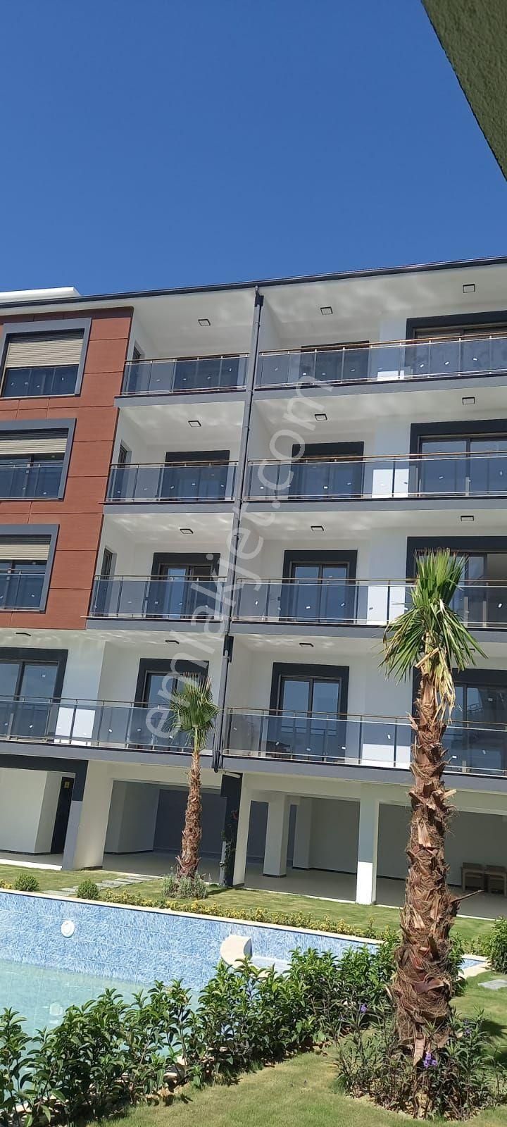 Kuşadası Değirmendere Mevkiinde Deniz Manzaralı Doğalgazlı Havuzlu Otoparklı Sitede 3+1 135m2 Daire - Görsel 6