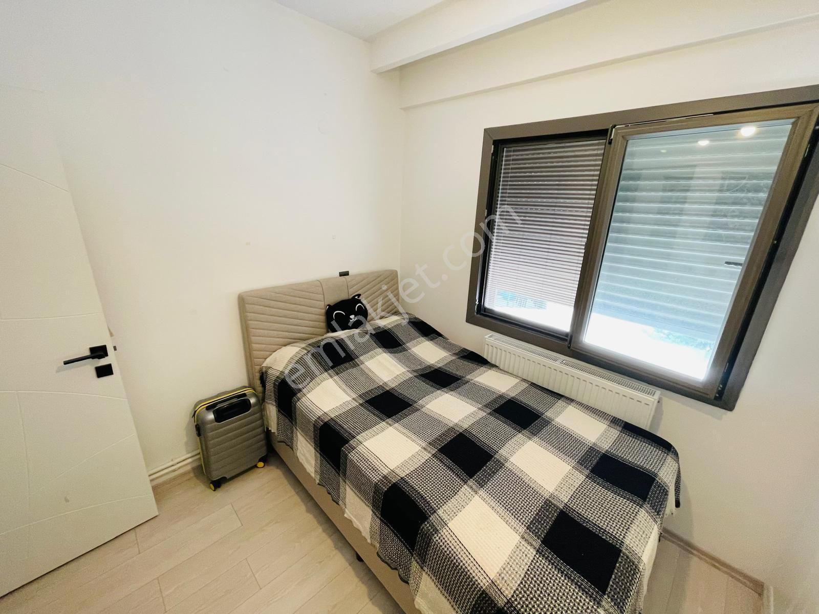 Kuşadası Değirmendere Mevkiinde Deniz Manzaralı Doğalgazlı Havuzlu Otoparklı Sitede 3+1 135m2 Daire - Görsel 15