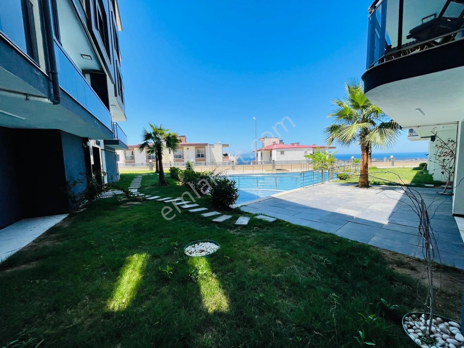 Kuşadası Değirmendere Mevkiinde Deniz Manzaralı Doğalgazlı Havuzlu Otoparklı Sitede 3+1 135m2 Daire - Görsel 27