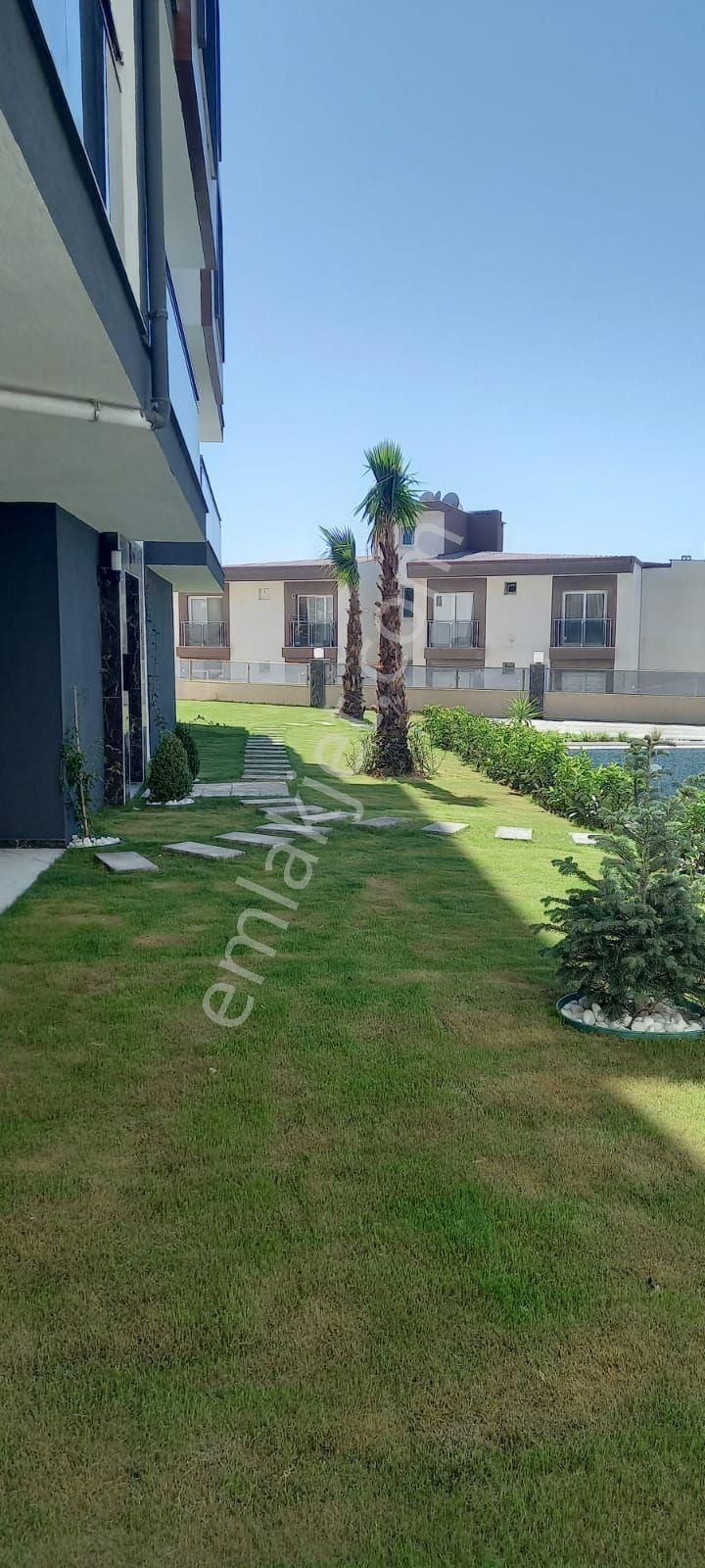 Kuşadası Değirmendere Mevkiinde Deniz Manzaralı Doğalgazlı Havuzlu Otoparklı Sitede 3+1 135m2 Daire - Görsel 8