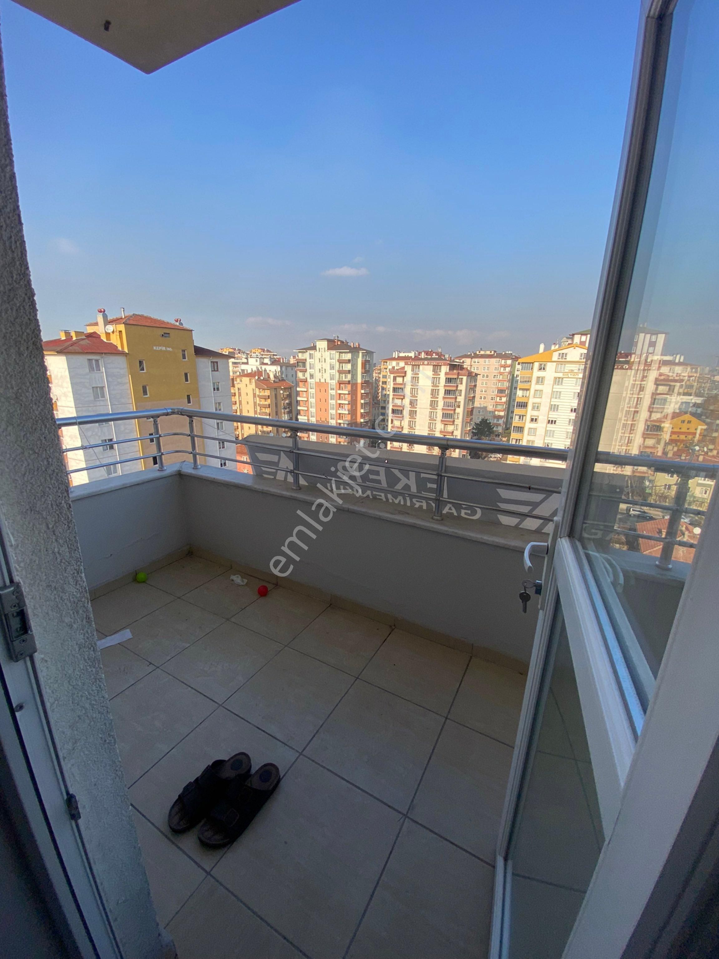 Melikgazi Esenyurt Satılık Daire Esenyurt Mah. Kombili 140 M2 Net 3+1 Daire