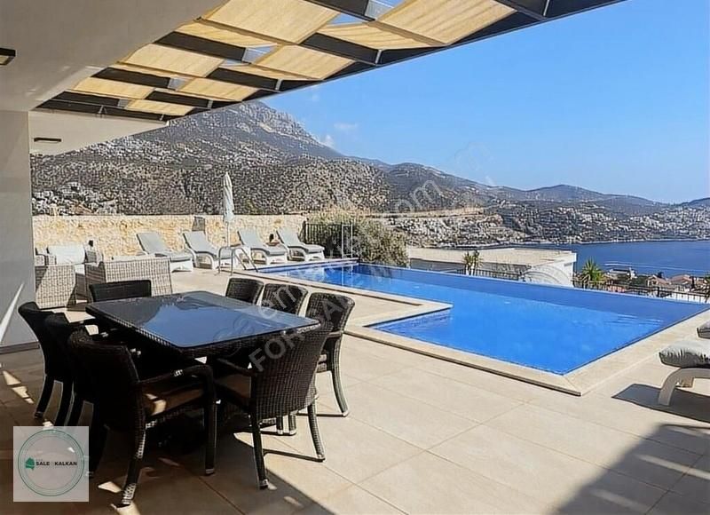 Kaş Kalkan Satılık Villa Kalkan'da Lüks Deniz Manzaralı Tripleks Villa