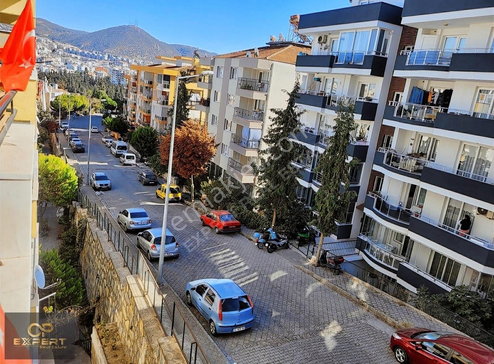 Kuşadası Hacıfeyzullah Satılık Daire Kuşadası Çarşıya Yürüme Mesafesinde Geniş Daire