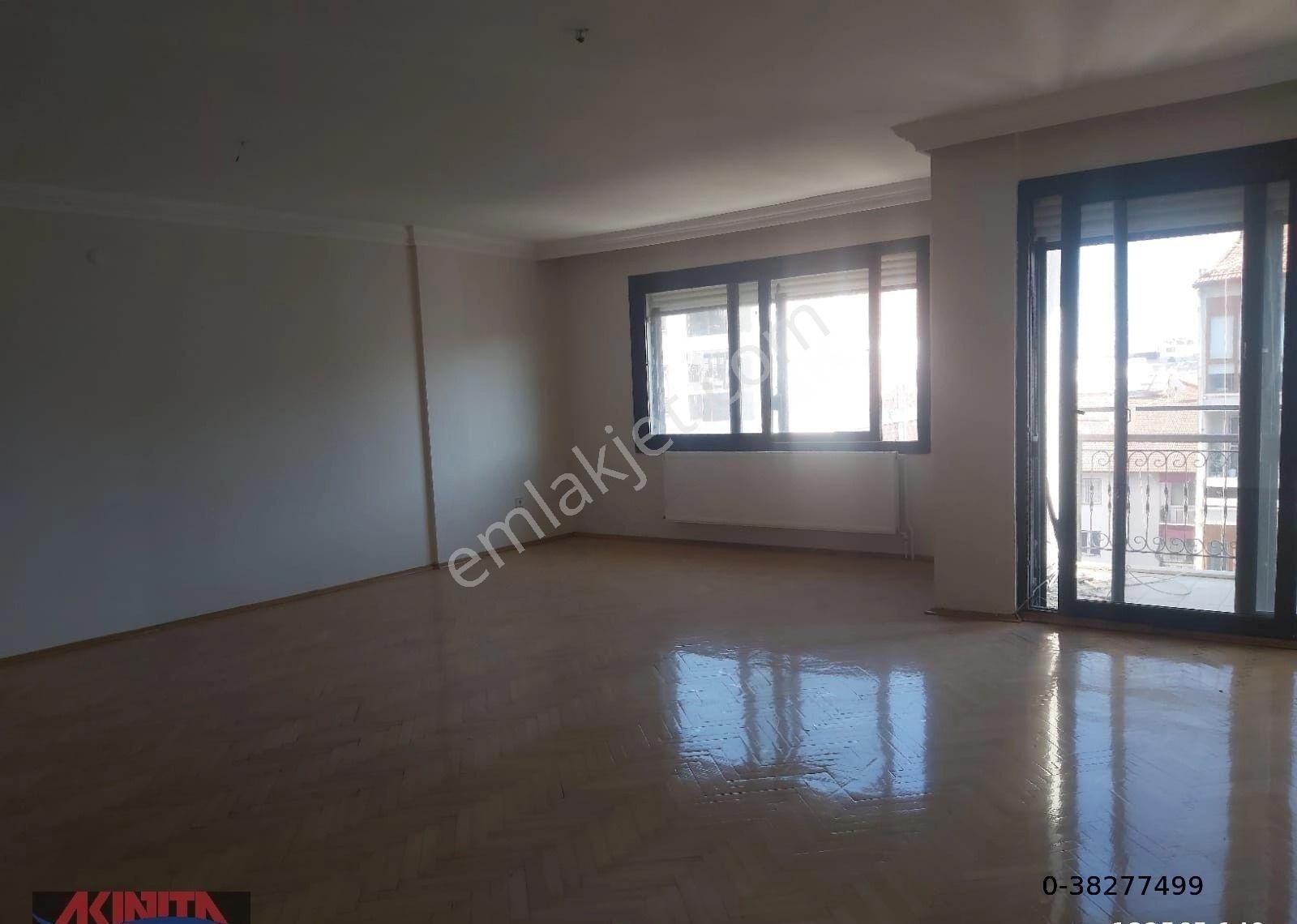 Aydın Caddesinde Cadde Üstü Büyük Ferah Kiralık 4+1 Daire