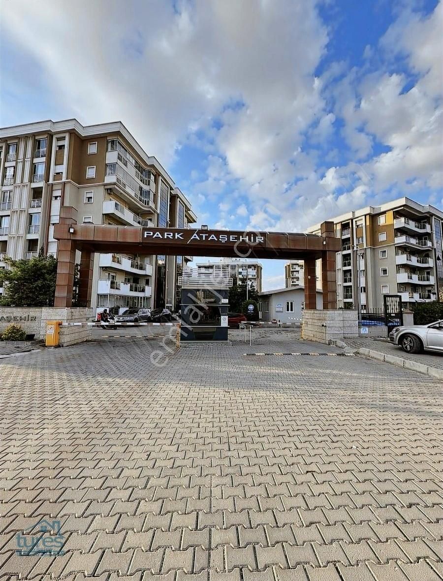 Karşıyaka Mavişehir Kiralık Daire Park Ataşehir Sitesinde Peyzaj Manzaralı Geniş Çift Cephe 3+1