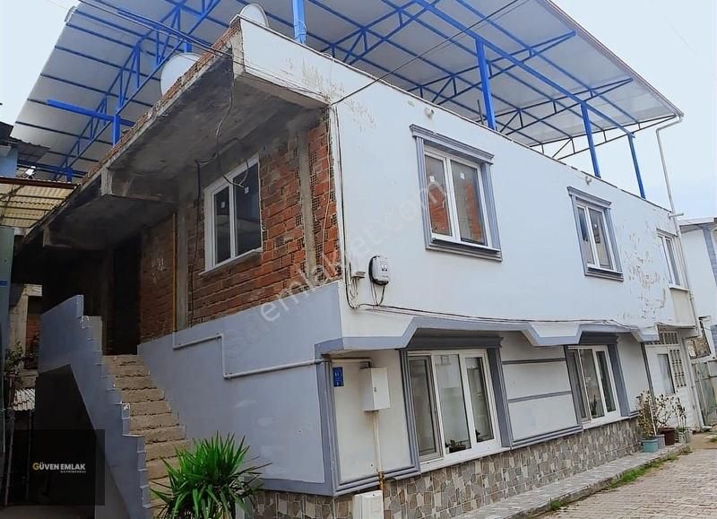 İznik Yeşil Camii Satılık Müstakil Ev İznik Güven Emlaktan Satılık Müstakil 2 Katlı Betonarme Ev.