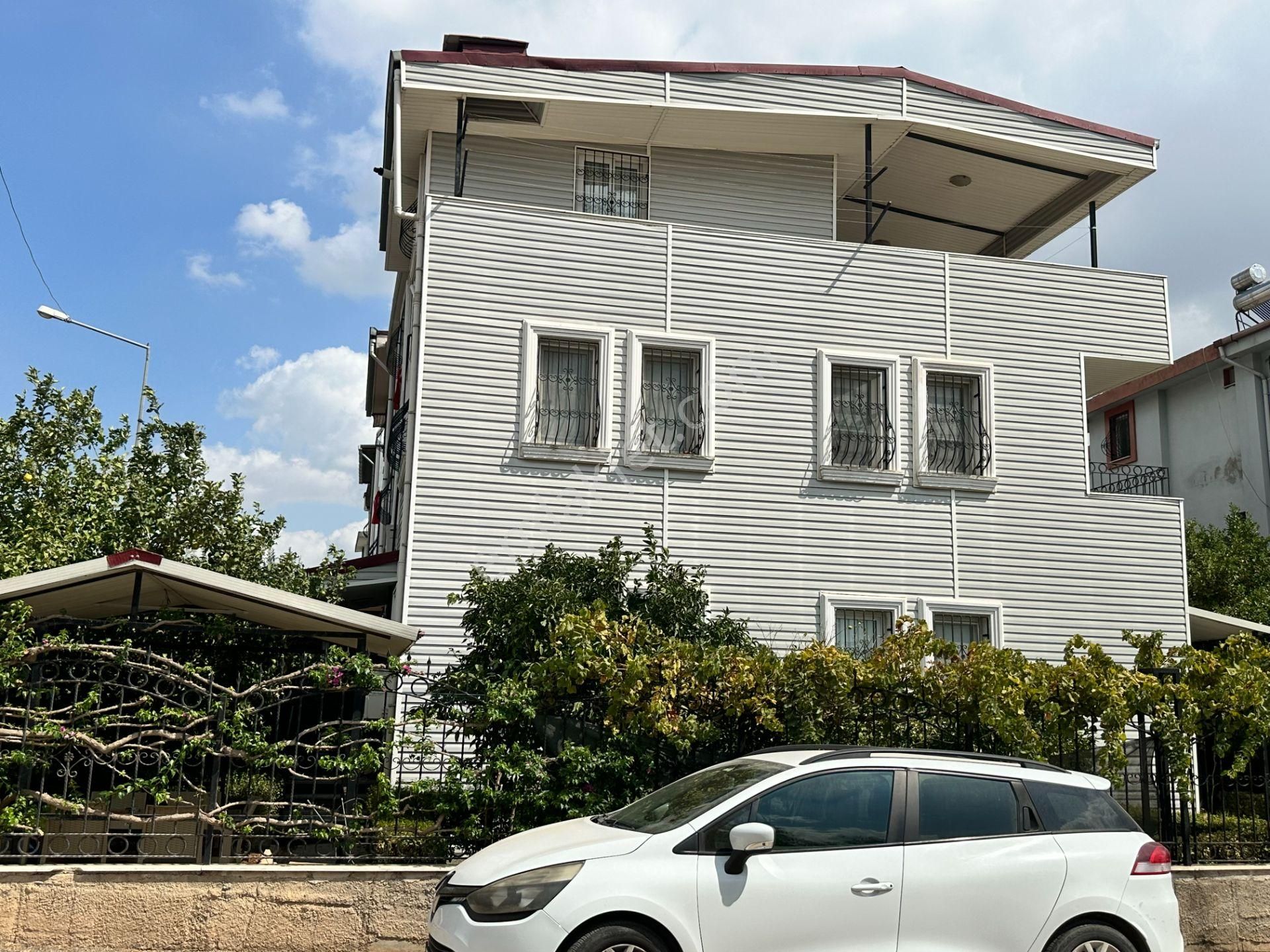 Seyhan Bahçeşehir Satılık Villa Seyhan Bahçesehir İsabet Okulları Civarı Triplex 4+1+ç.banyolu Teraslı Bahçeli Villa