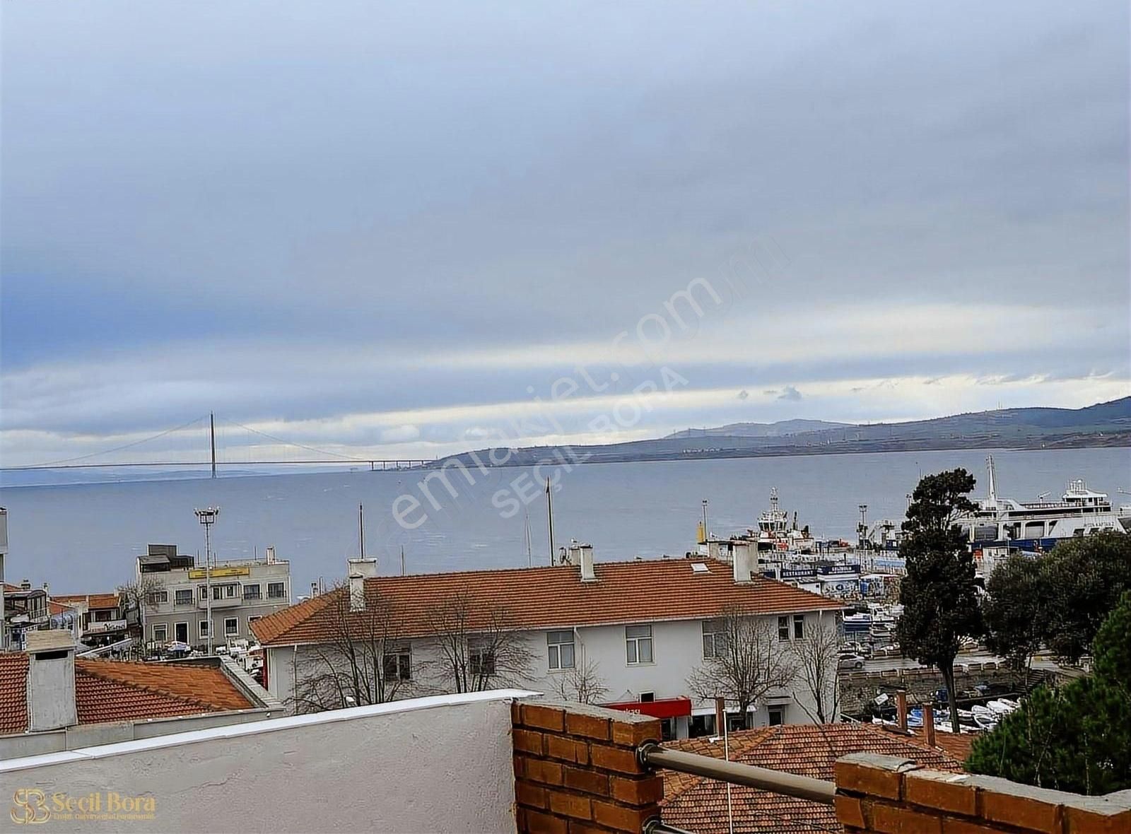 Gelibolu Camiikebir Eşyalı Kiralık Daire Seçil Bora'dan Boğaz Manzaralı, Faturalar Dahil Eşyalı 1+1 Daire