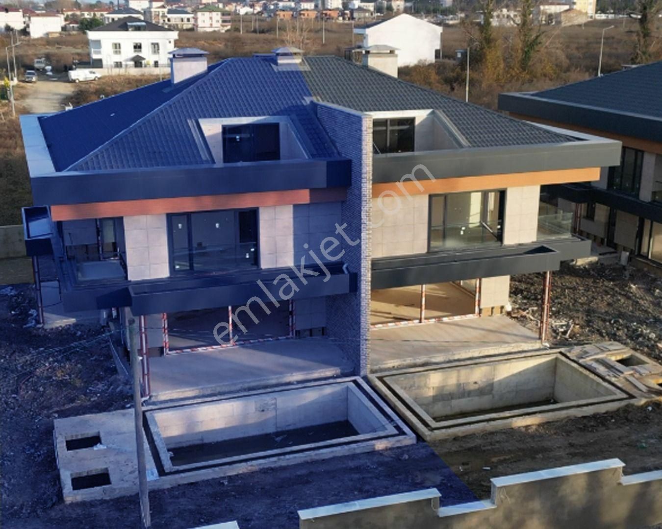 Gülyalı Turnasuyu Satılık Villa Turnasuyunda 5+2 160 M2 Bahçe Kullanımlı Satılık Villa