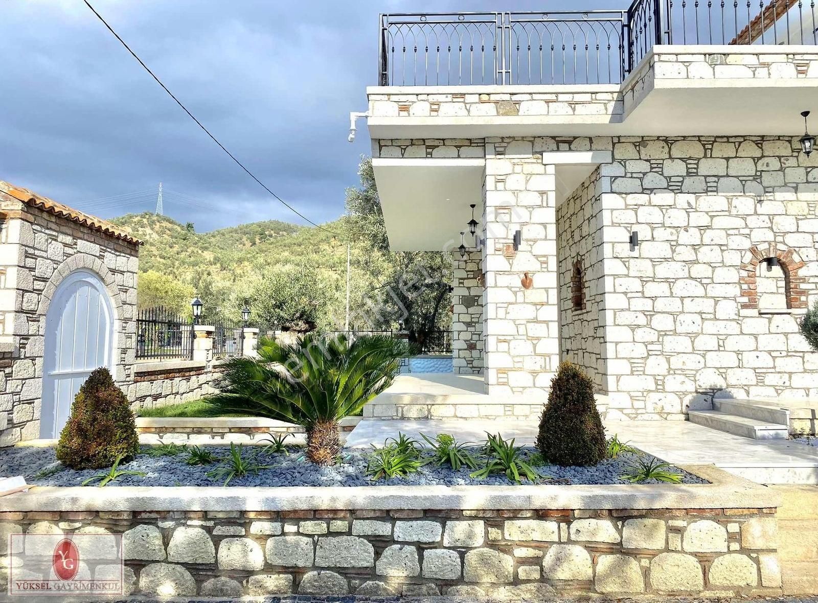 Edremit Altınoluk Satılık Villa Yükselden 650 M2 Arsa İçinde Havuzlu Tasarım Harikası 4+1 Villa