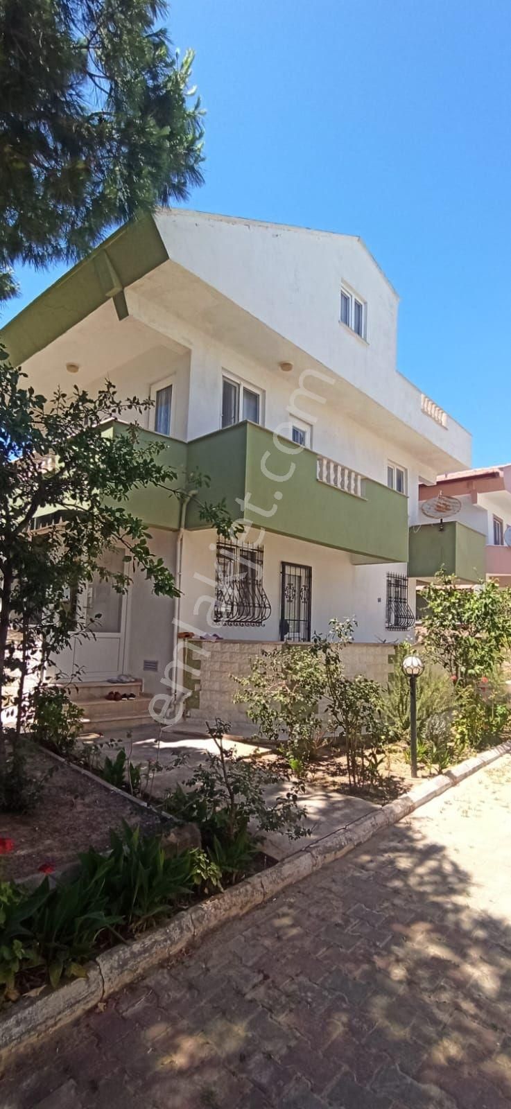 Burhaniye Pelitköy Satılık Daire Yüce Emlaktan Burhaniye Pelitköy'de Satılık Villa