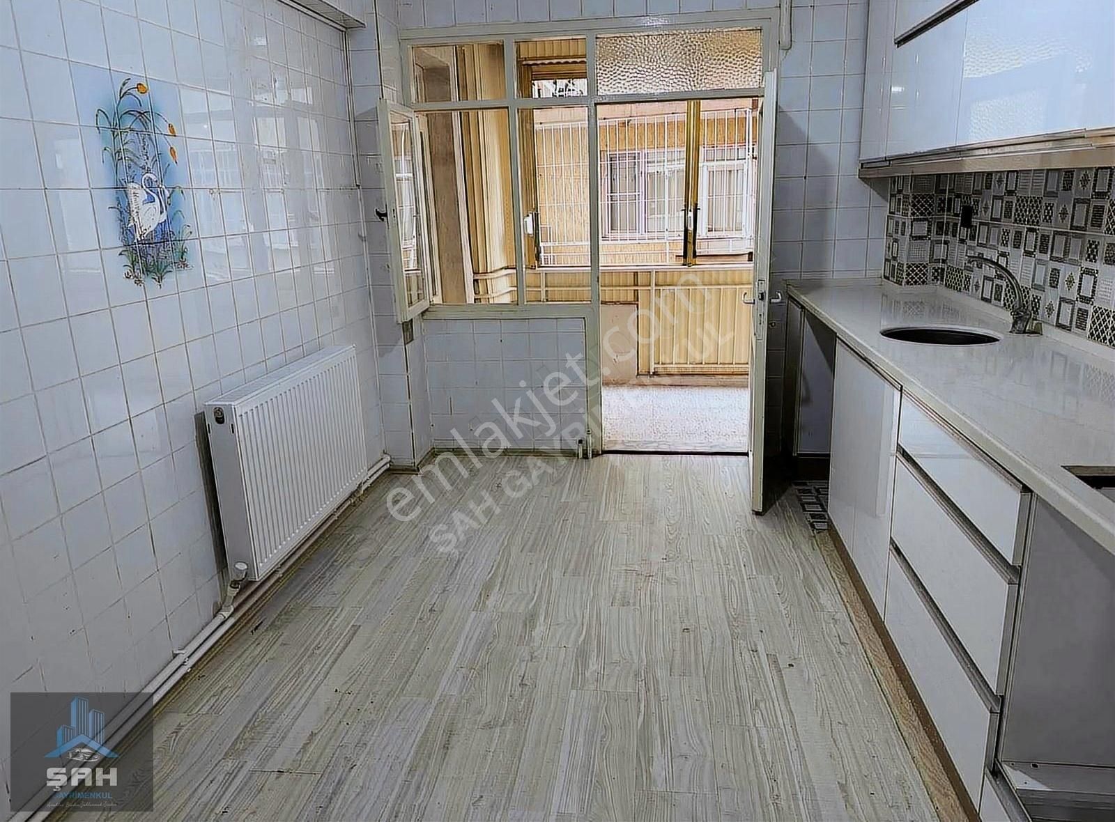 Alaşehir İstasyon Kiralık Daire Şah'tan İstasyon Mah'de 3+1 Doğalgazlı Kiralık Daire