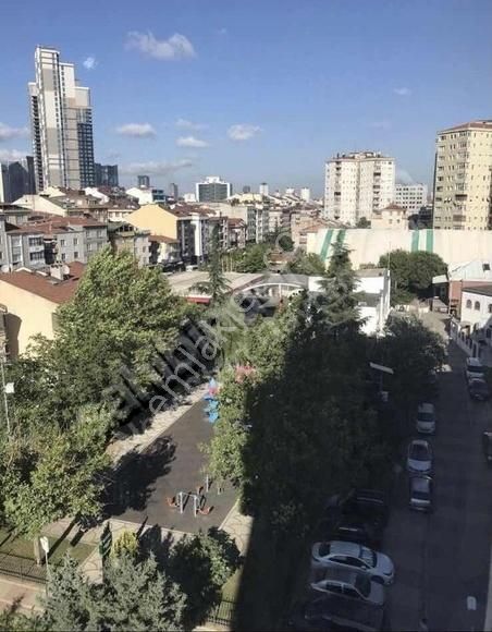 Ümraniye Atakent Satılık Daire Atakent'te İhtiyaçların Göbeğinde Satılık Arakat