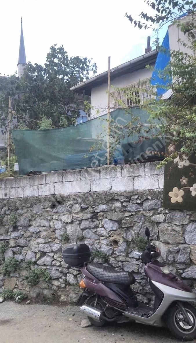 Beykoz Ortaçeşme Satılık Konut İmarlı Beykoz Ortaçeşme'de Bahçeli Kargir Ev