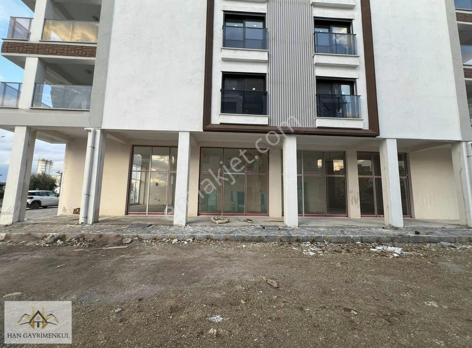 Burhaniye Cumhuriyet Satılık Dükkan & Mağaza Bademalanı Cadde Üzerinde 320 M2 Yola Cepheli Dükkan