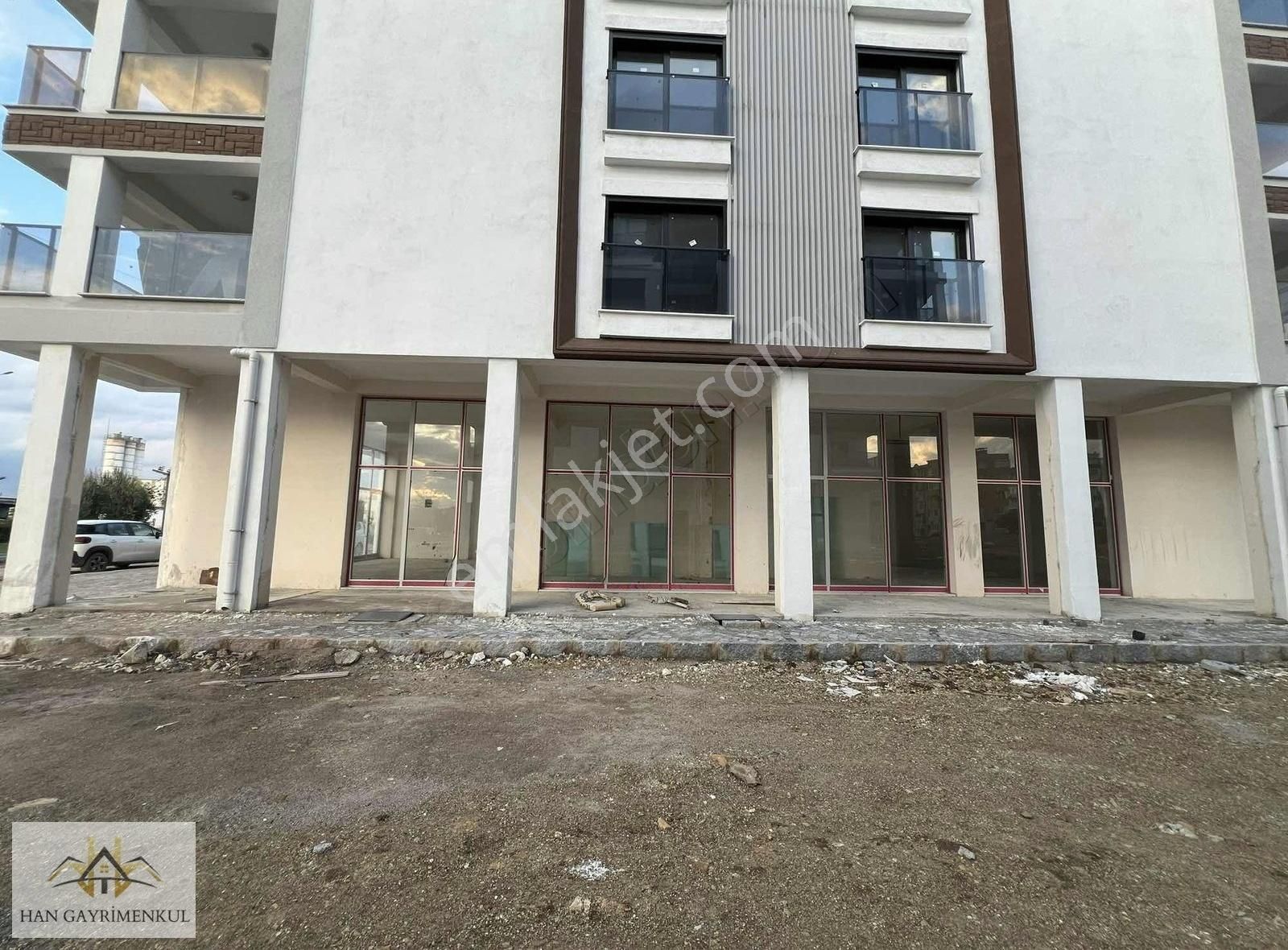 Burhaniye Cumhuriyet Kiralık Dükkan & Mağaza Bademalanı Cadde Üzerinde 320 M2 Kurumsala Kiralık İş Yeri