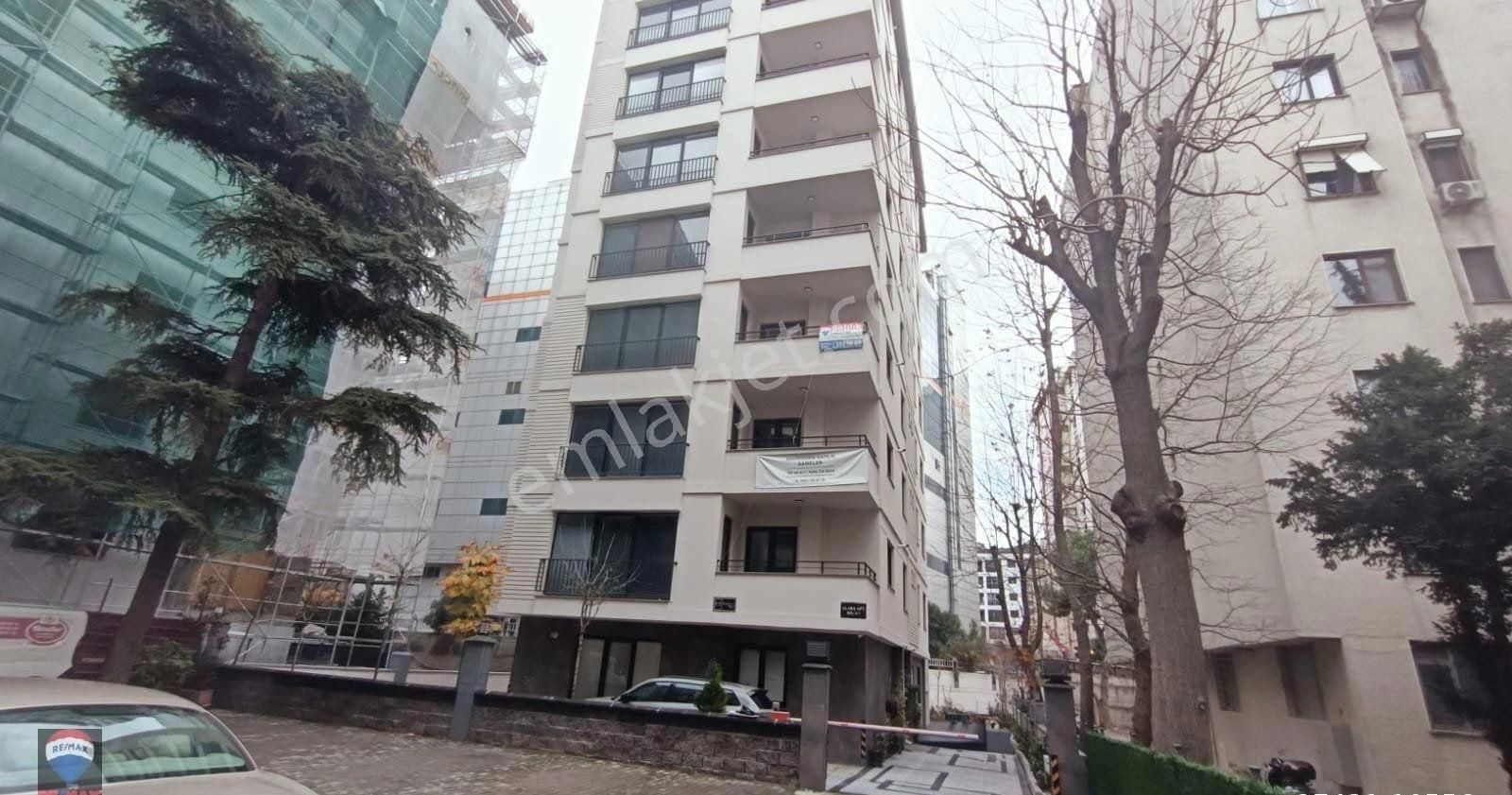 Kadıköy Caddebostan Satılık Daire Caddebostan Sahil Ckm Yanı Katta Tek 4+1 Satılık Daire