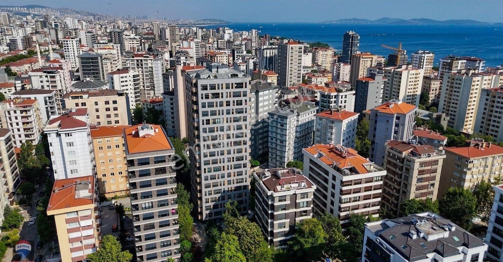 Kadıköy Fenerbahçe Satılık Daire Fenerbahçe & Ayanoğlu Rezidans’ta Bahçe Peyzaj Manzaralı, Güvenlikli, 4+1