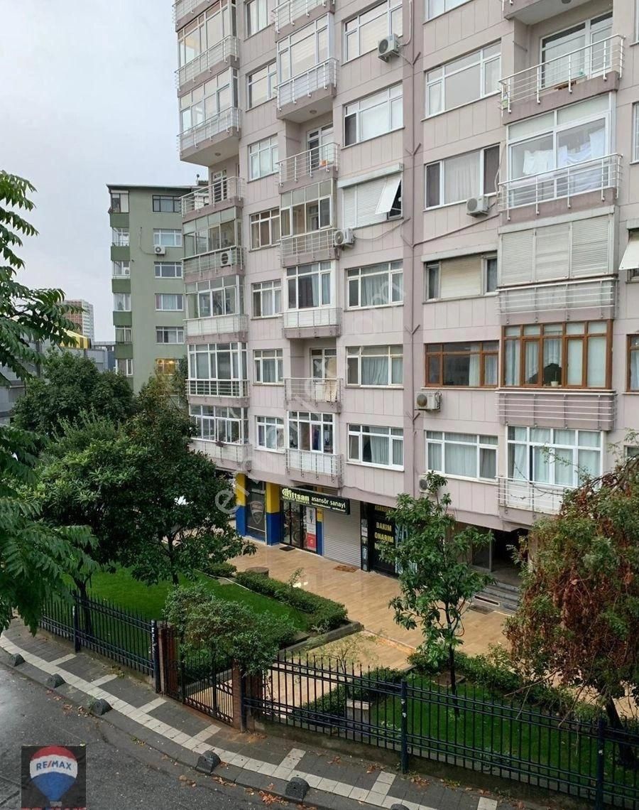 Kadıköy Zühtüpaşa Satılık Daire Kadıköy Zühtüpaşa'da 2+1 90 M2 Daire