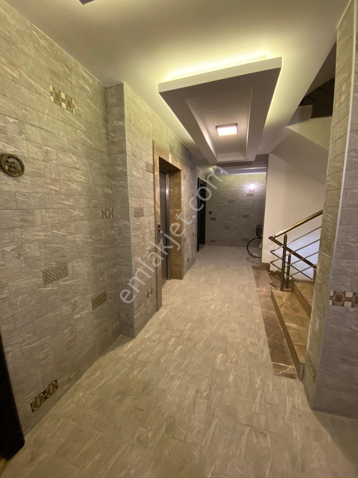 Kuşadası Değirmendere Mevkiinde Doğalgazlı Yerden Isıtmalı Havuzlu Sitede 3+1 140m2 Lux Daire - Görsel 3