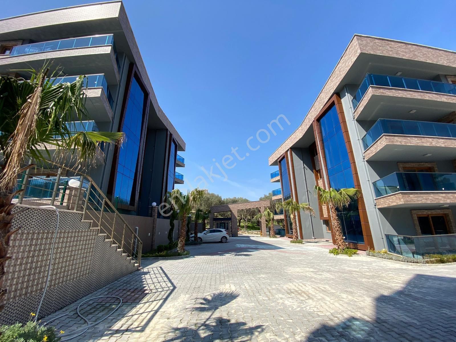 Kuşadası Değirmendere Mevkiinde Doğalgazlı Yerden Isıtmalı Havuzlu Sitede 3+1 140m2 Lux Daire - Görsel 2