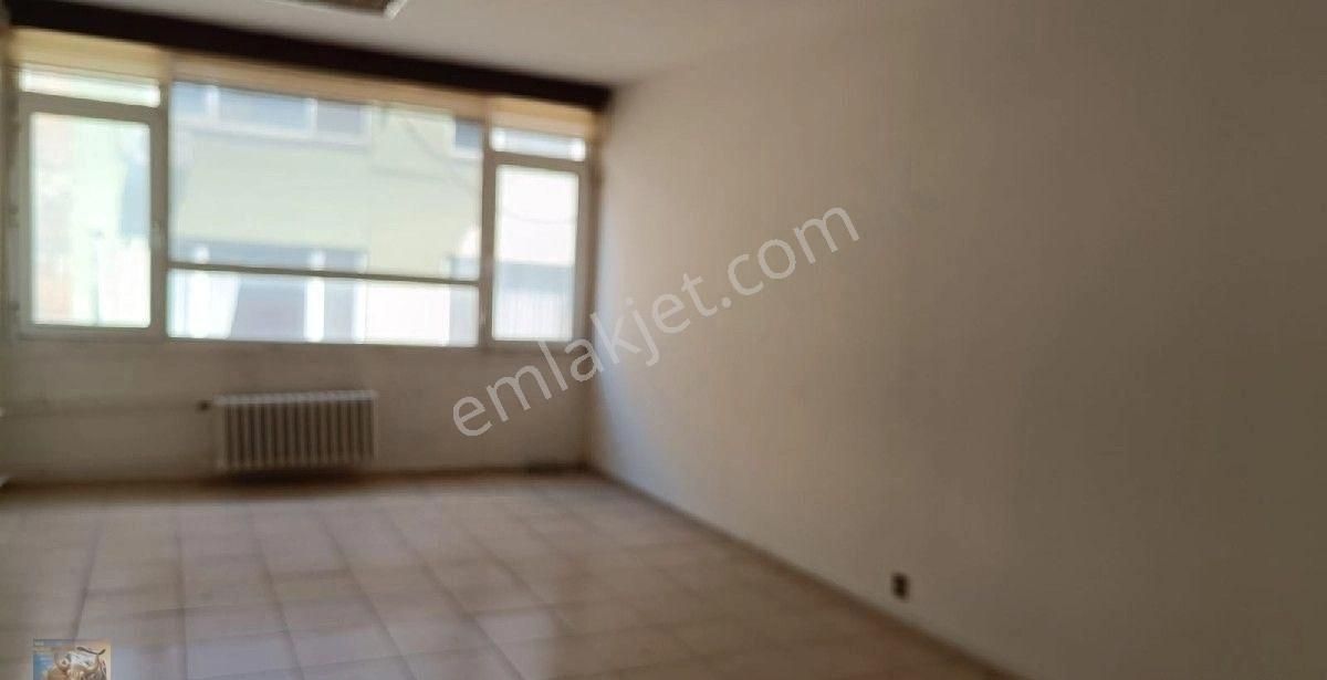 Kadıköy Osmanağa Kiralık Ofis Boğa Gm Kadıköy Çarşı'da Merkezi Konumda Kiralık 30 Metrekare Ofis