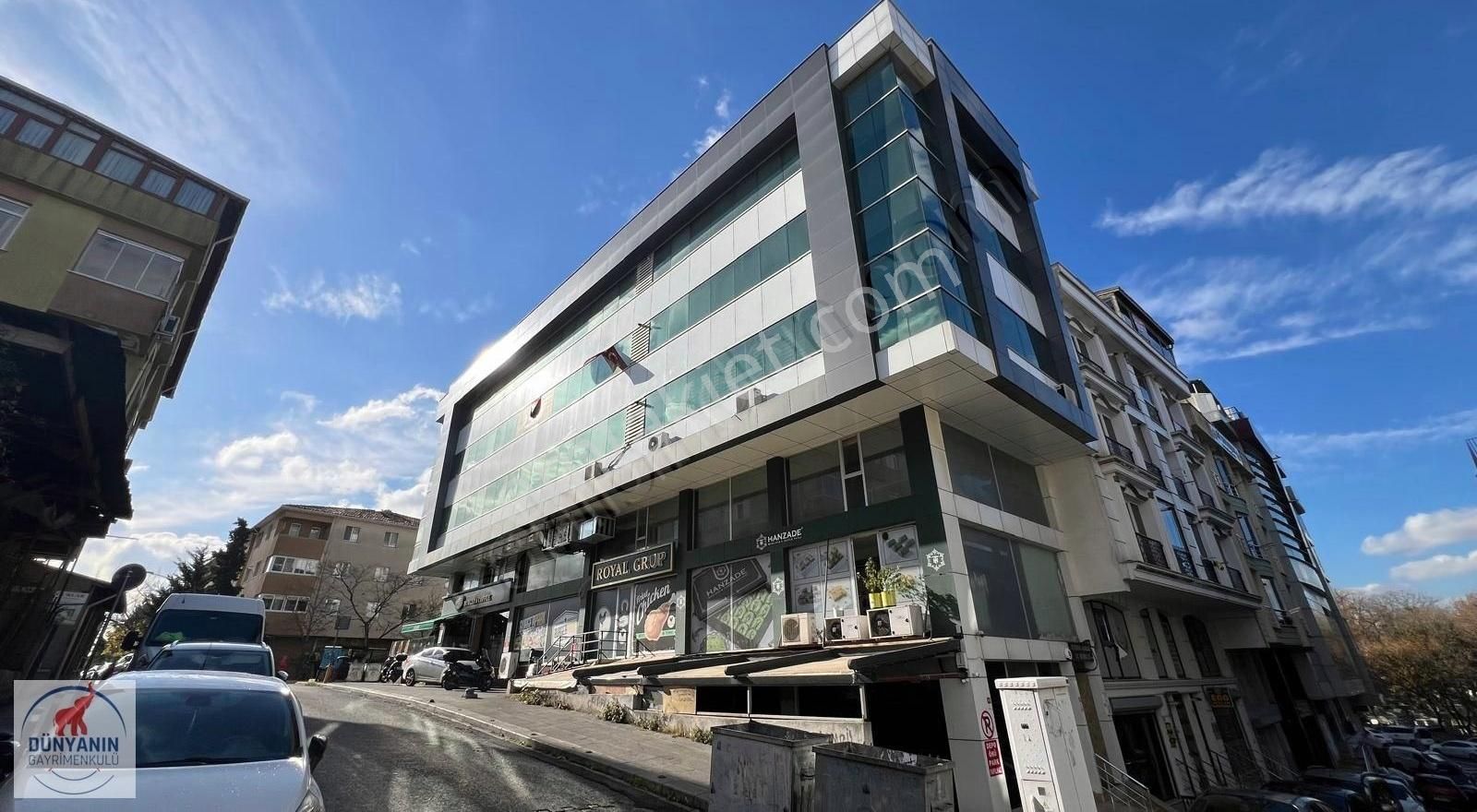 İstanbul Çekmeköy Kiralık İşhanı Katı Çekmeköy 'de Cadde Üzerinde İş Merkezinde Kiralık Ofis