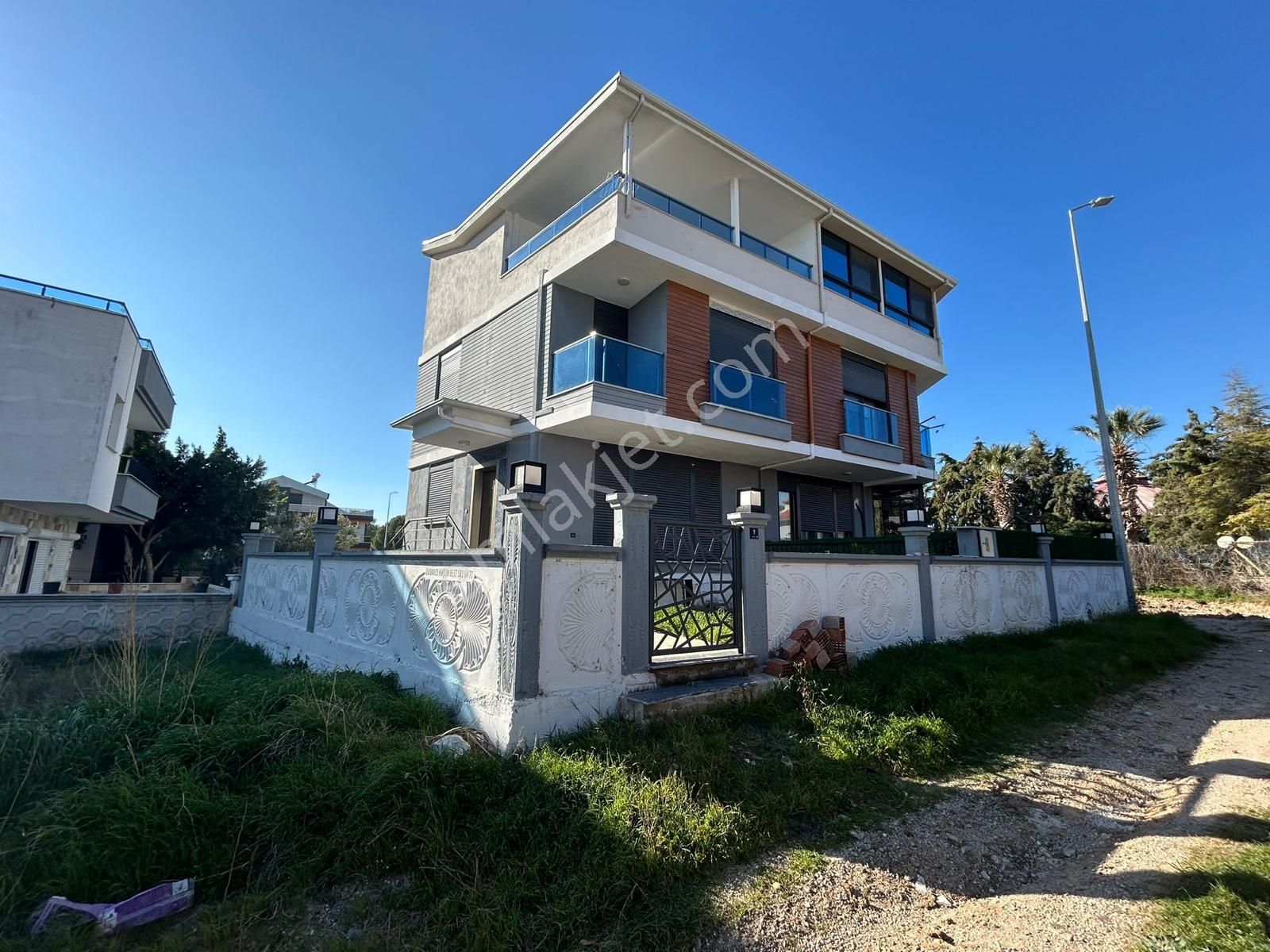 Didim Efeler Satılık Villa Didim Efelerde Satılık 3+1 Tripleks Villa