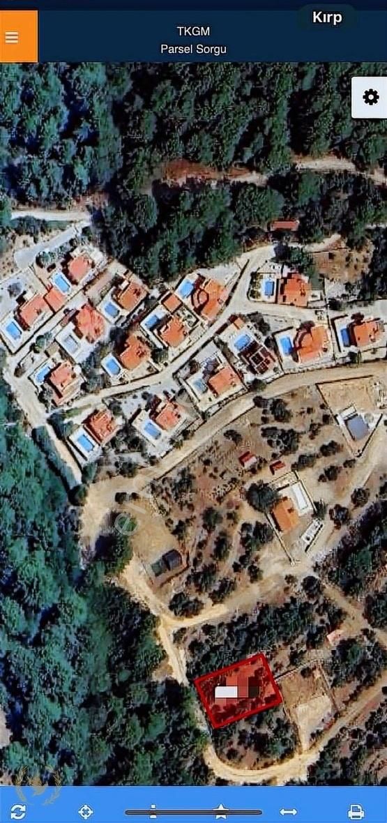 Fethiye Yeşilüzümlü Satılık Konut İmarlı Fethiye Üzümlü Merkezde Çam Ağaçları İçinde 750mt Arsa Satıl