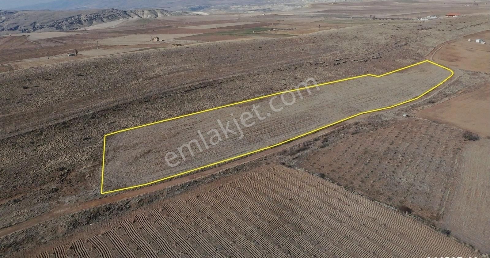 Ürgüp Karakaya Köyü Satılık Tarla Yola 300 Metre Cepheli 9.400 M2 Tek Tapu Hazineye Sınır Tarla