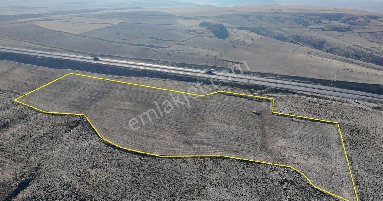 Ürgüp Karakaya Köyü Satılık Tarla Kayseri Nevşehir Yol Kenarı 18.500 M2 Satılık Tarla