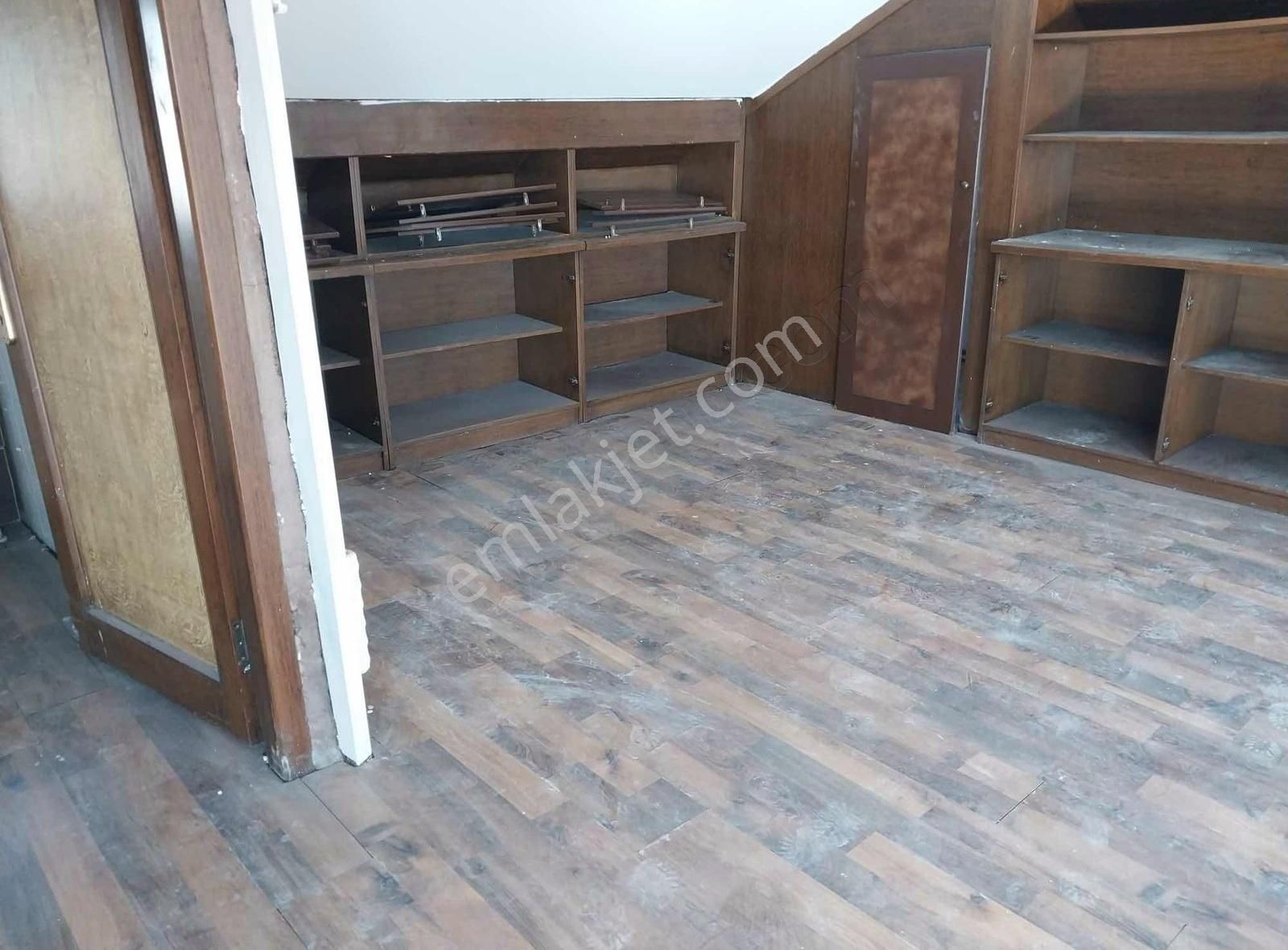 Ataşehir İçerenköy Kiralık Daire Bostancı Sanayi Girişinde 2+1 Ofis Kullanımına Uygun