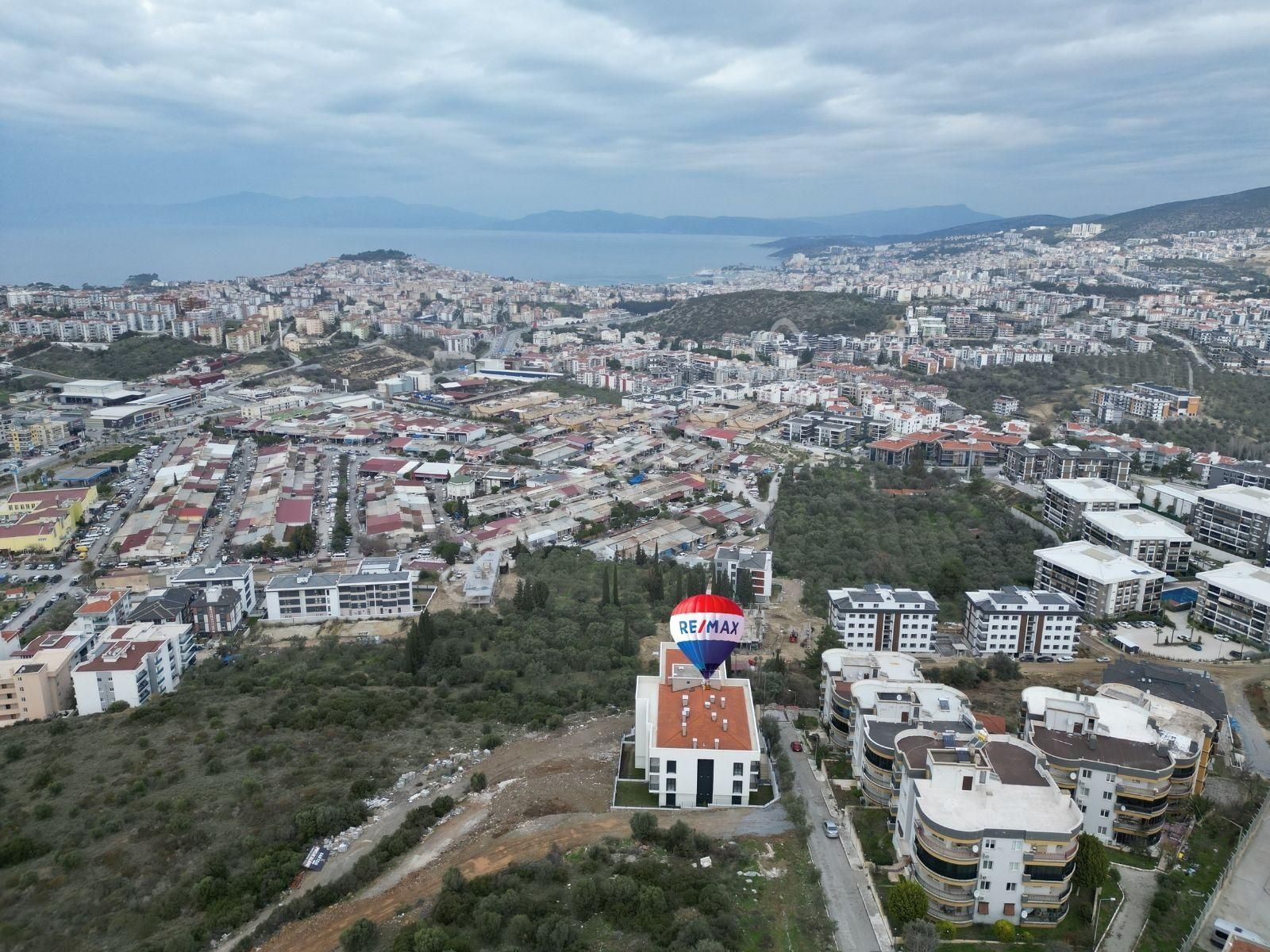 Kuşadası Değirmendere Satılık Daire Kuşadası Değirmendere’de Deniz Manzaralı-havuzlu 2+1 Sıfır Daire...